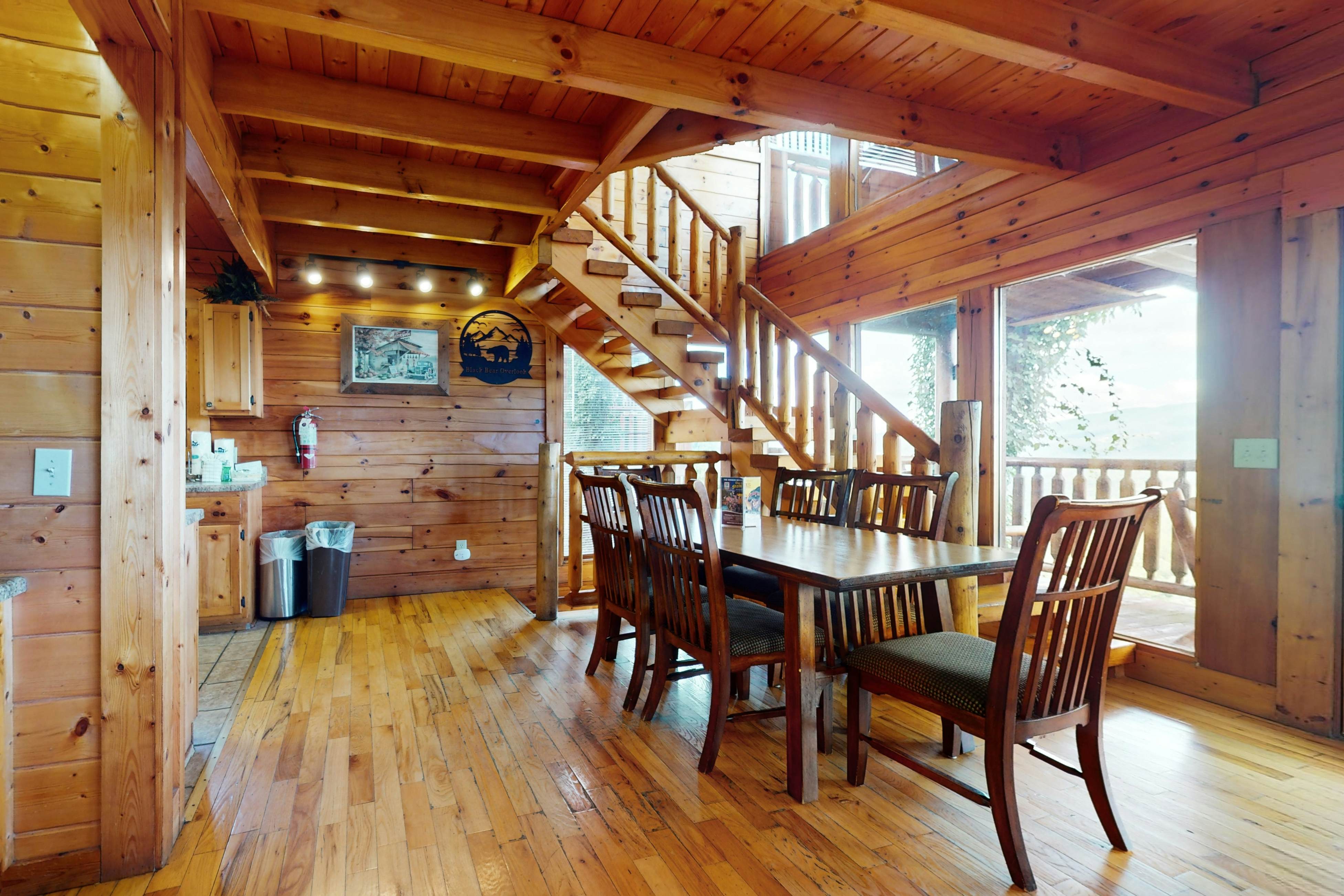 Resort cabin w/ Free Attraction Tickets,  Hot Tub & home theater