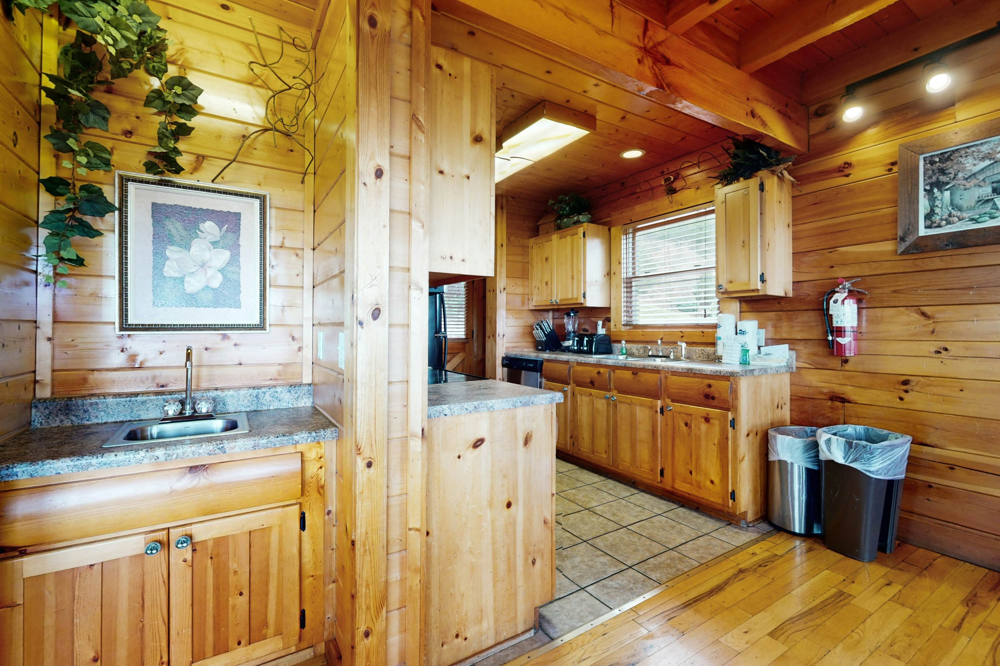 Resort cabin w/ Free Attraction Tickets,  Hot Tub & home theater