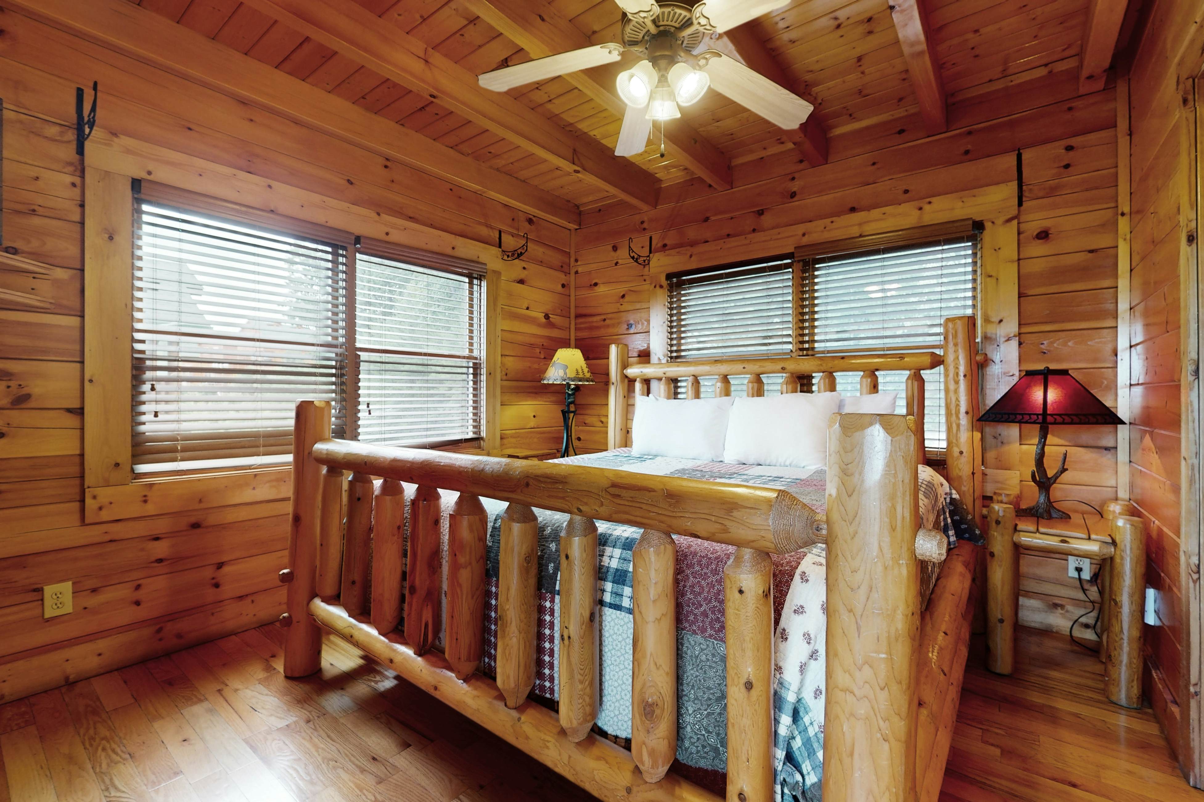 Resort cabin w/ Free Attraction Tickets,  Hot Tub & home theater