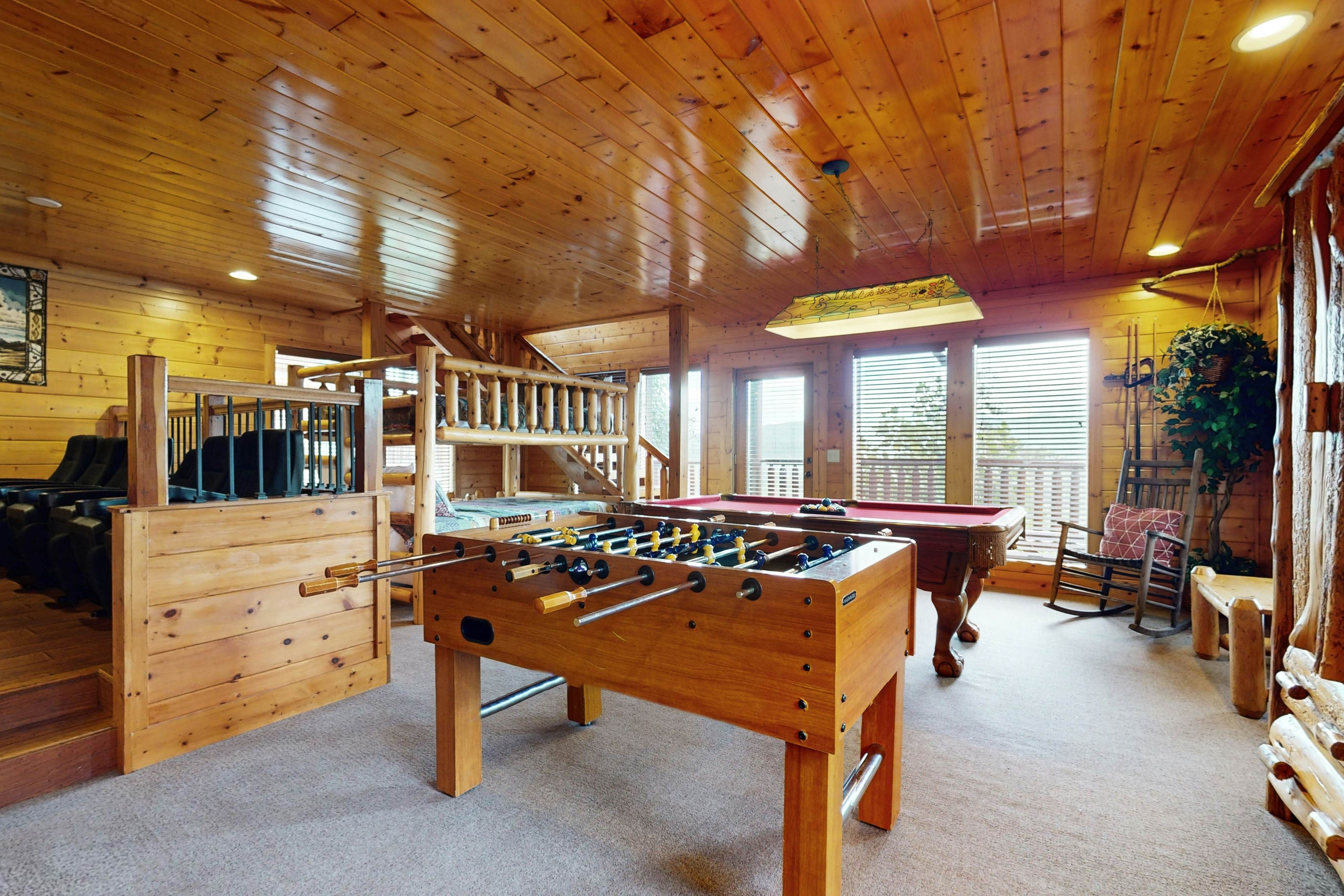 Resort cabin w/ Free Attraction Tickets,  Hot Tub & home theater