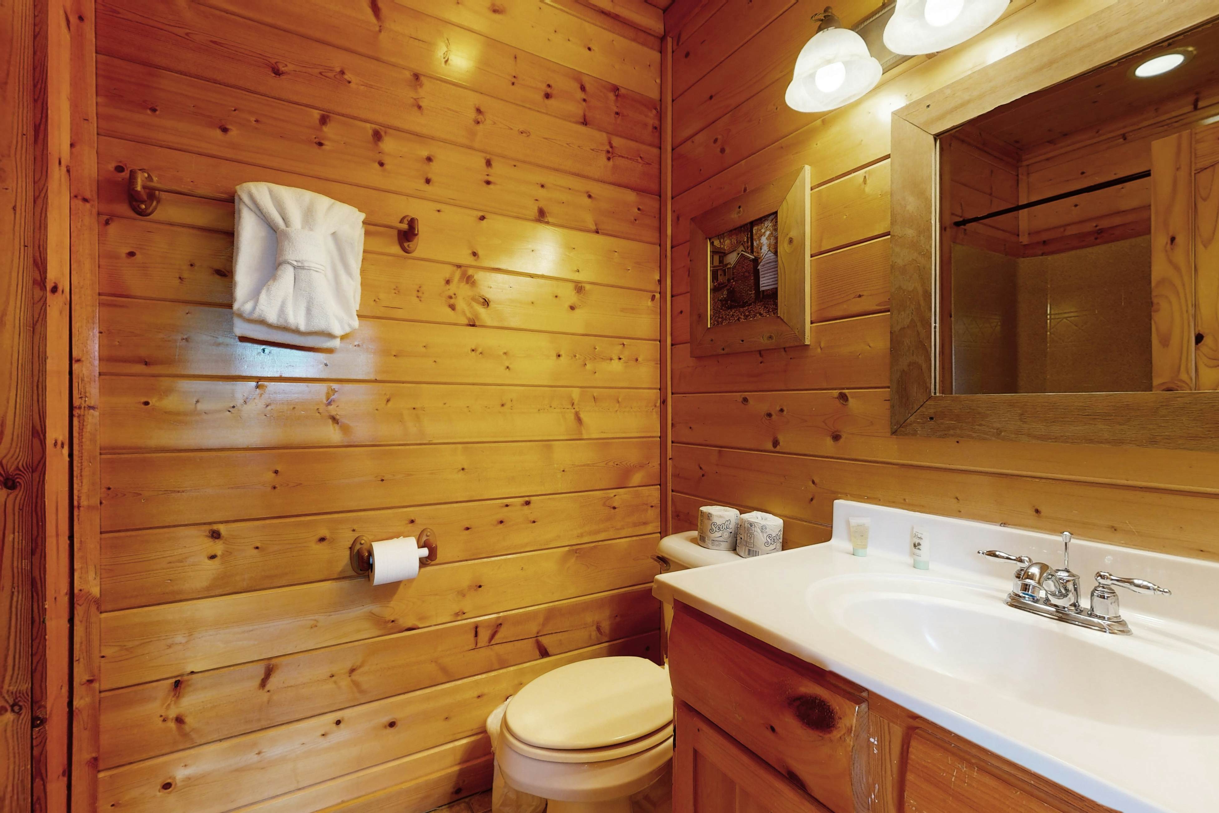 Resort cabin w/ Free Attraction Tickets,  Hot Tub & home theater