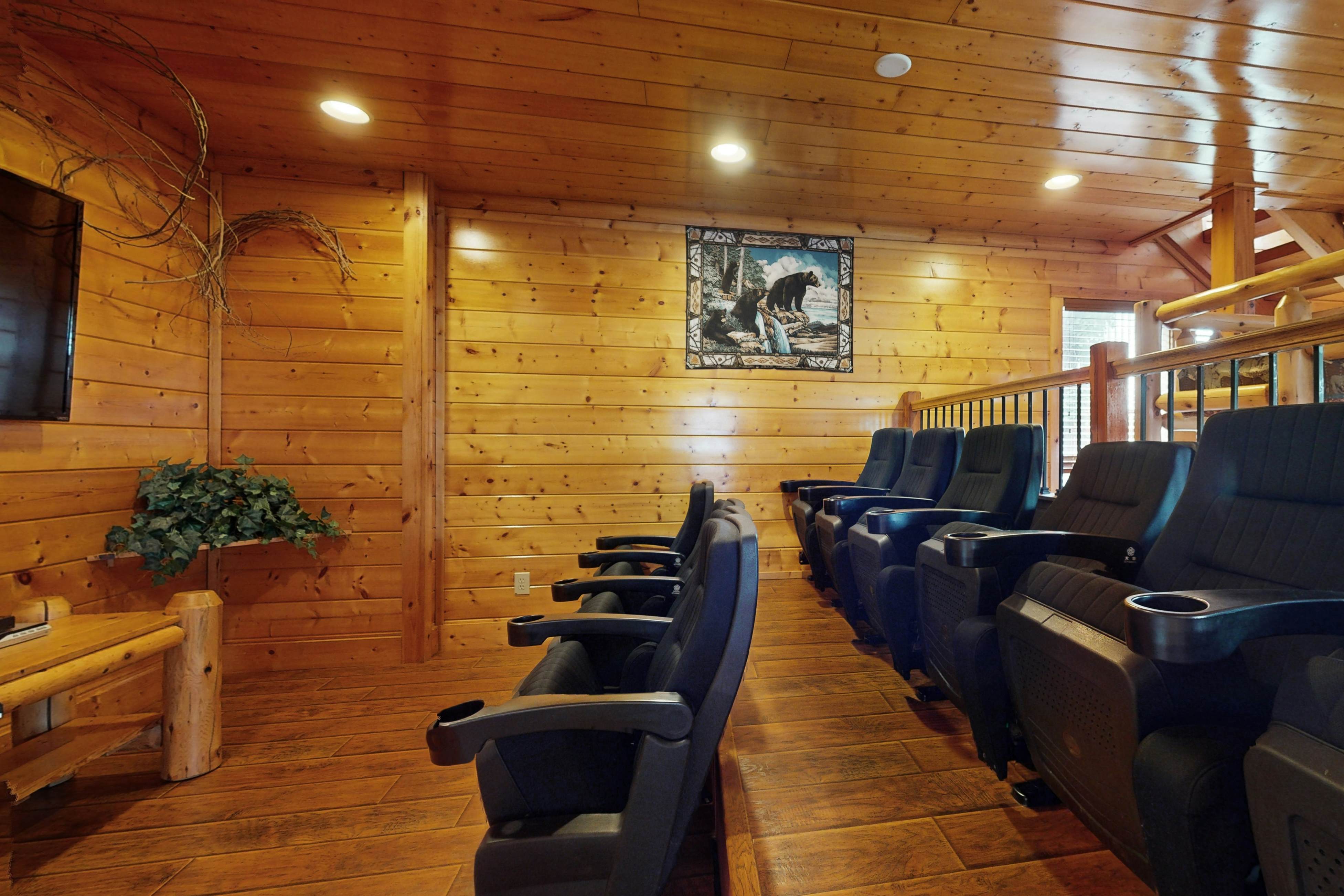 Resort cabin w/ Free Attraction Tickets,  Hot Tub & home theater