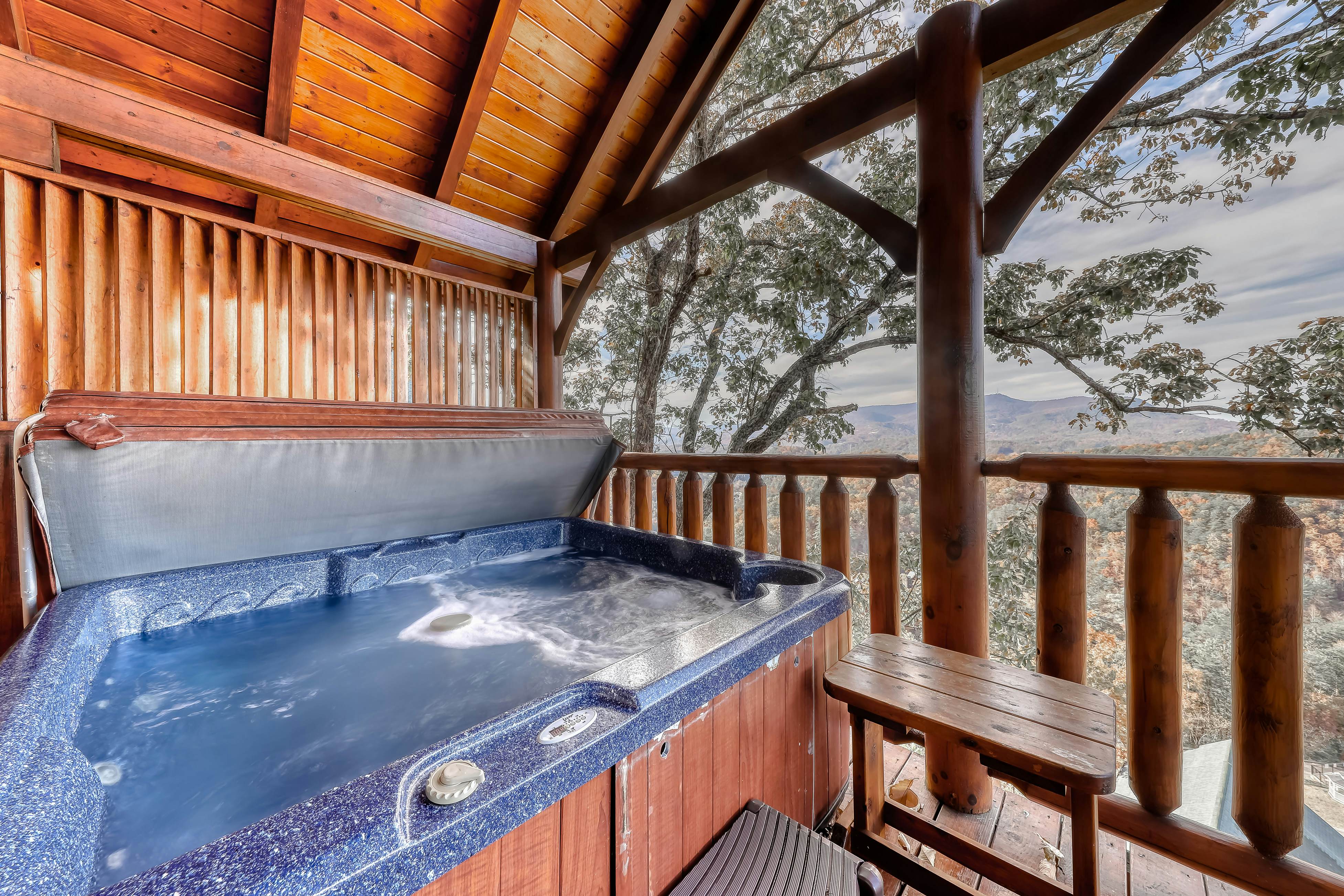 Resort cabin w/ Free Attraction Tickets,  Hot Tub & home theater