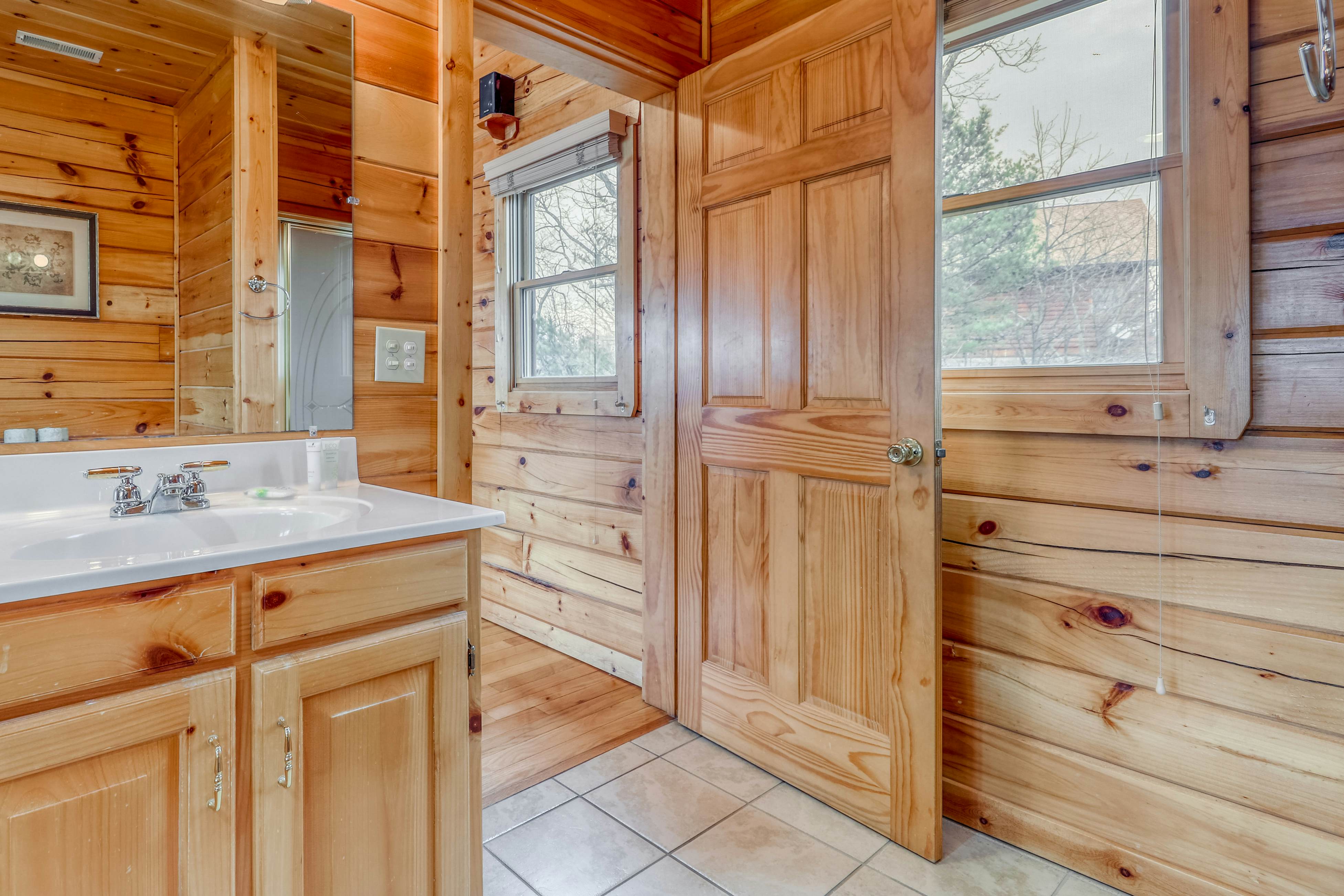 Two-story cabin w/ Free Attraction Tickets, hot tub, community pool, & views