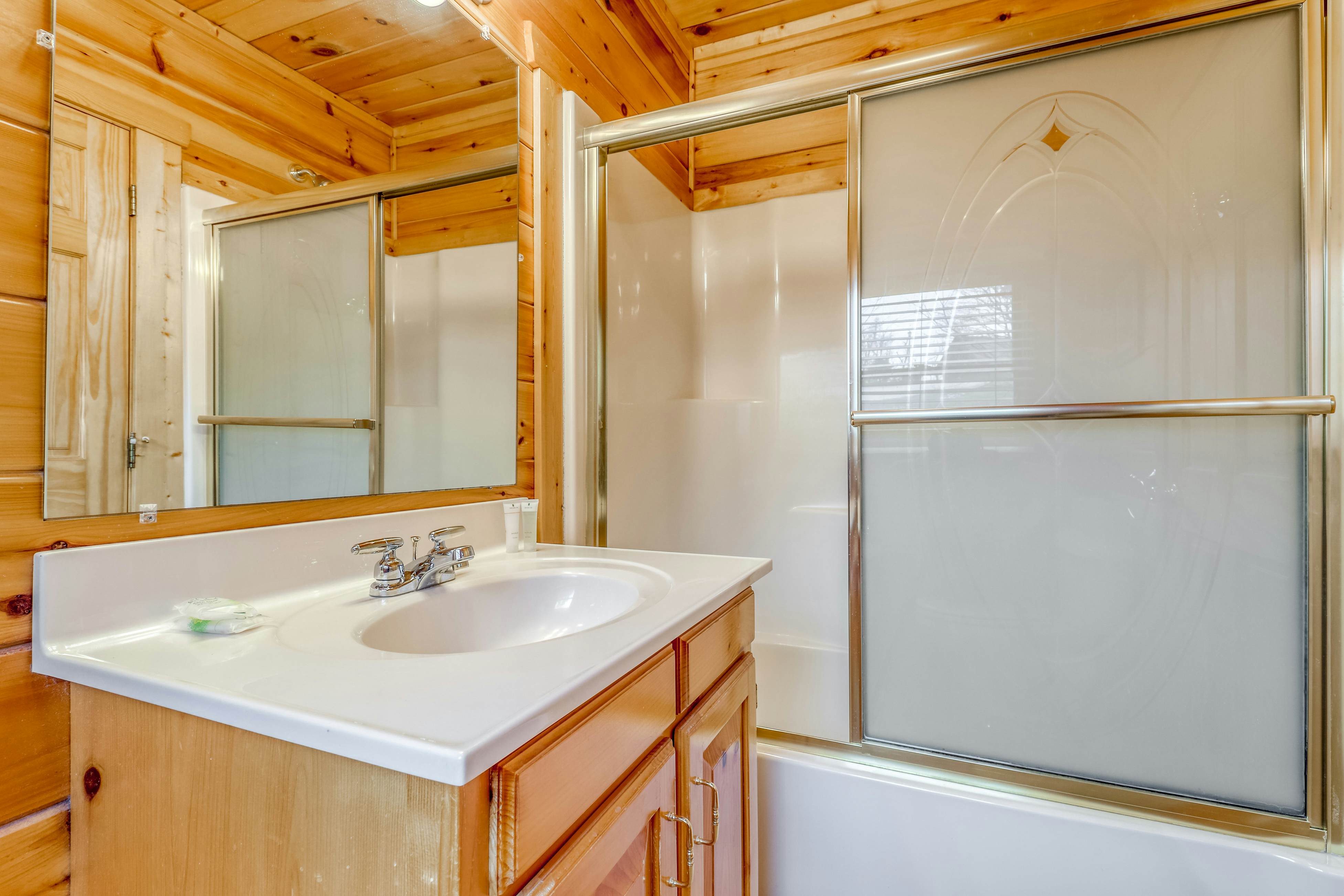 Two-story cabin w/ Free Attraction Tickets, hot tub, community pool, & views