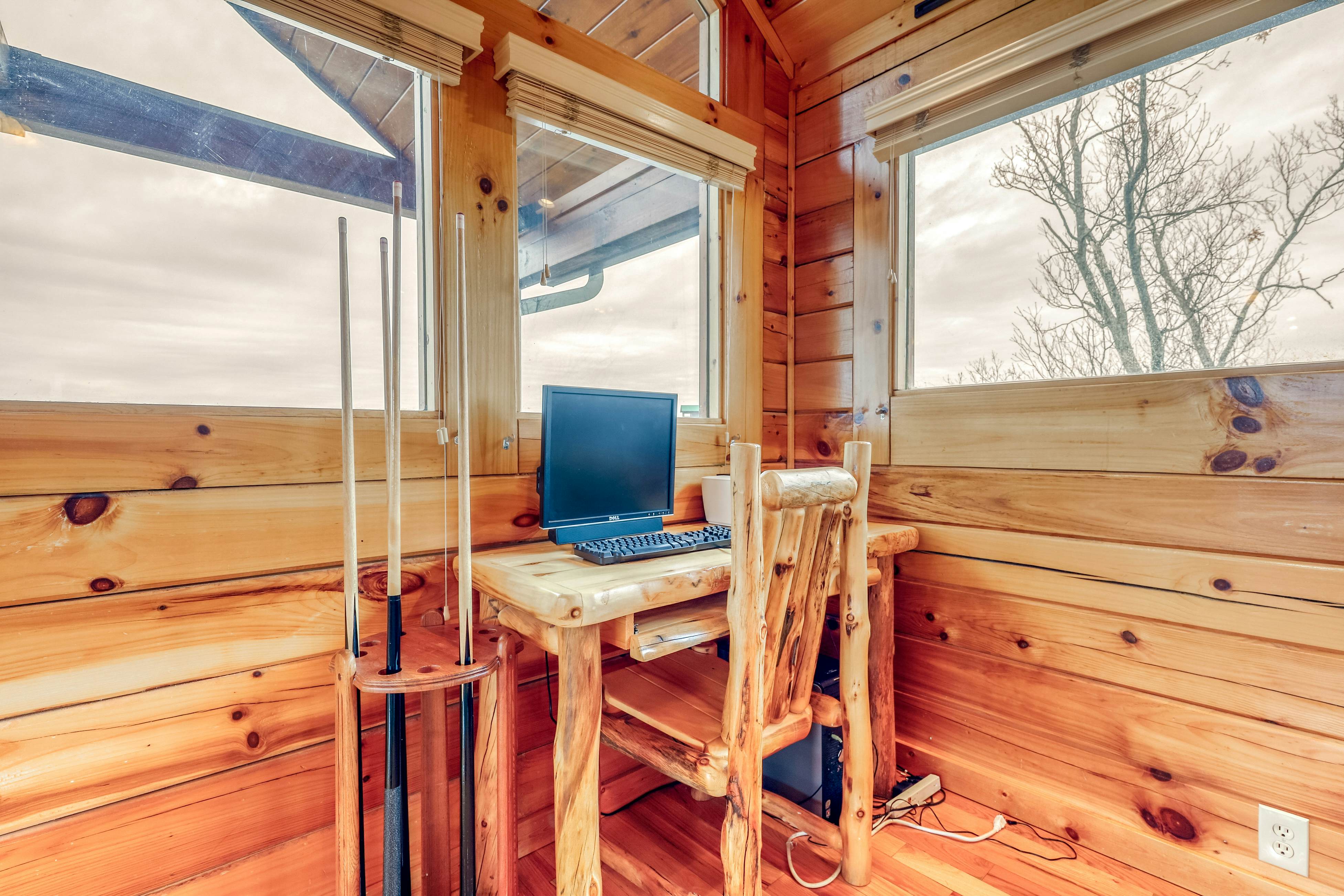 Two-story cabin w/ Free Attraction Tickets, hot tub, community pool, & views