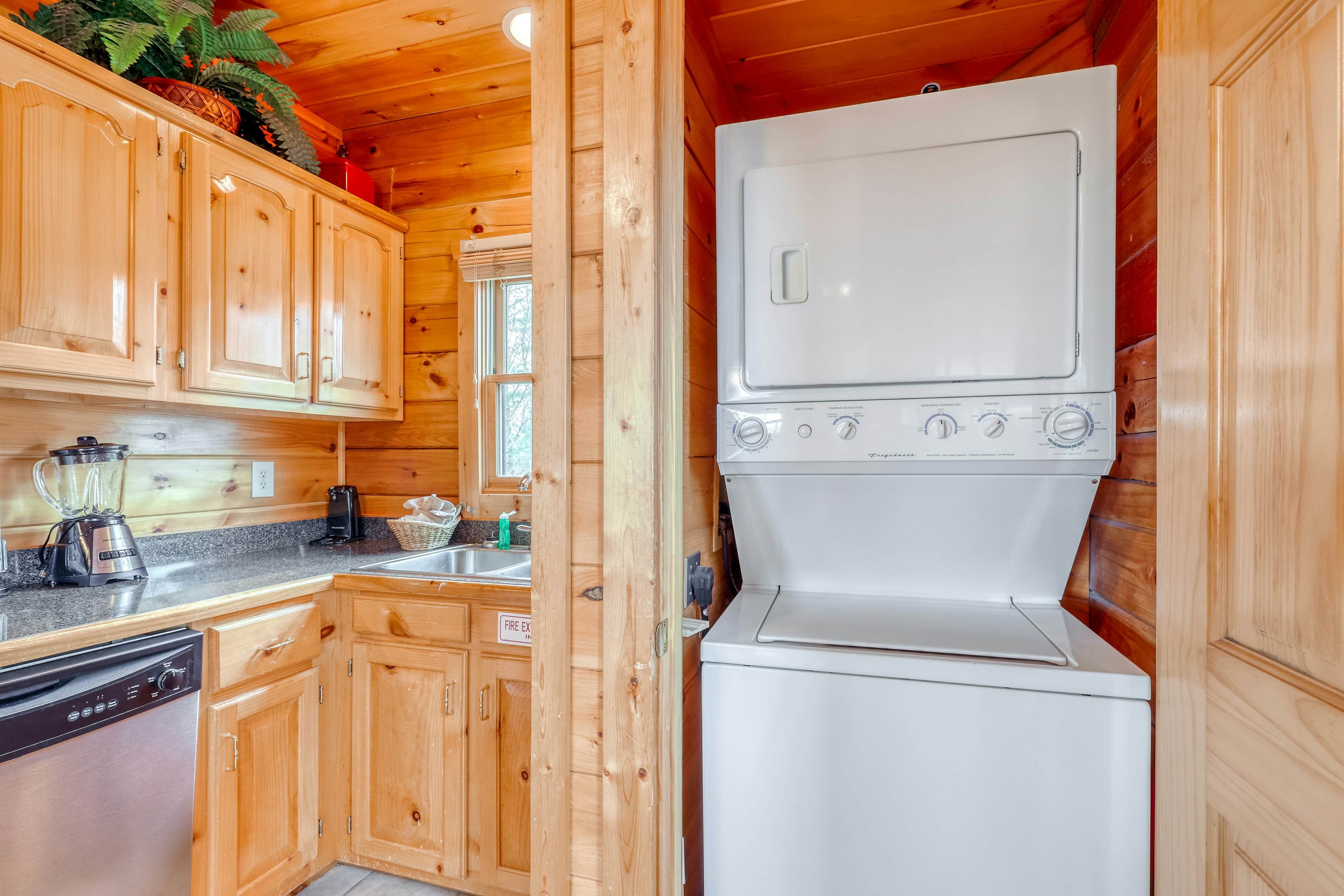 Two-story cabin w/ Free Attraction Tickets, hot tub, community pool, & views