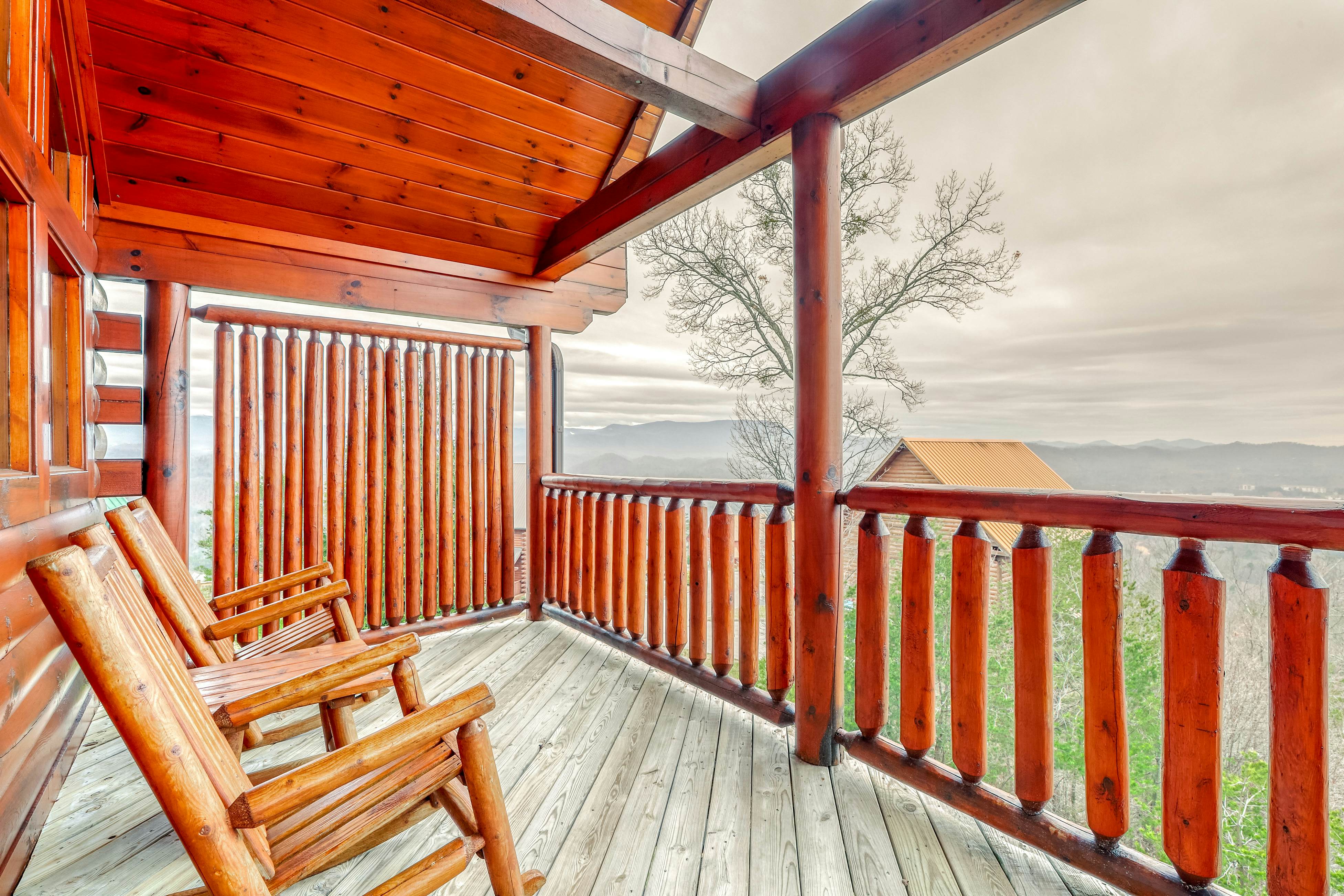 Two-story cabin w/ Free Attraction Tickets, hot tub, community pool, & views