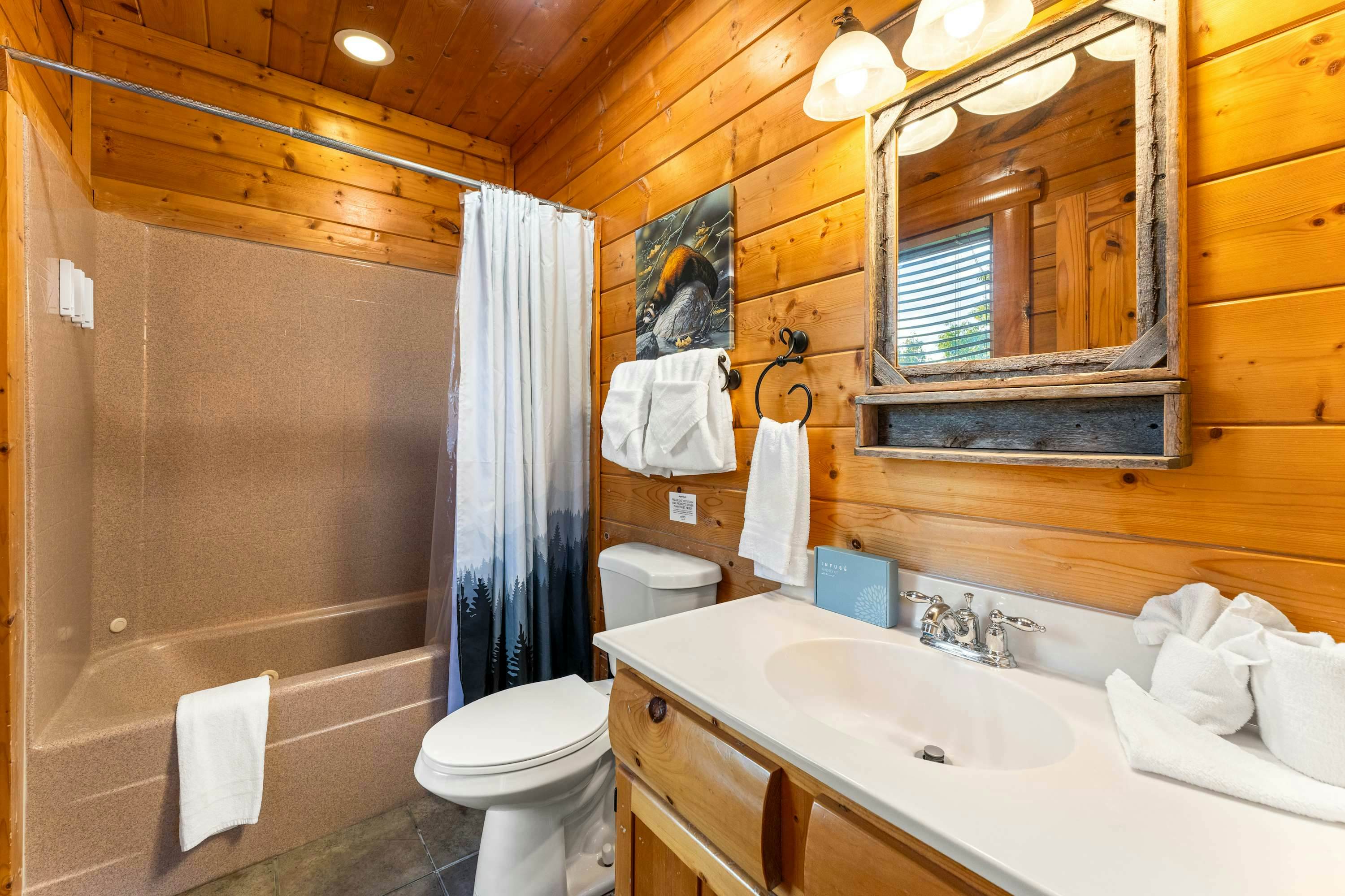 Lodge Sleeps 60 people, with Two Hot Tubs, Game Room & Shared Pool - Free Attraction Tickets
