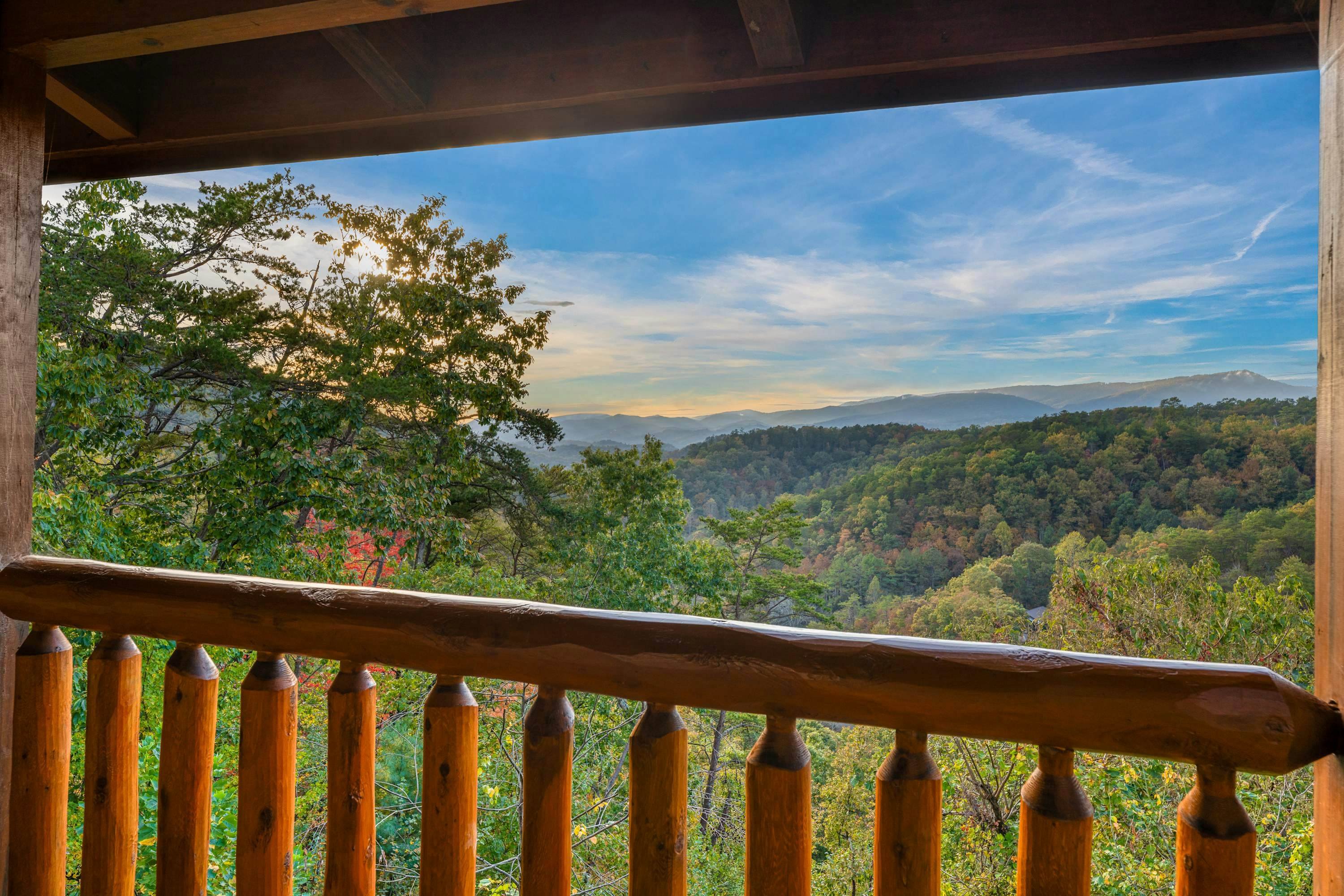 Lodge Sleeps 60 people, with Two Hot Tubs, Game Room & Shared Pool - Free Attraction Tickets