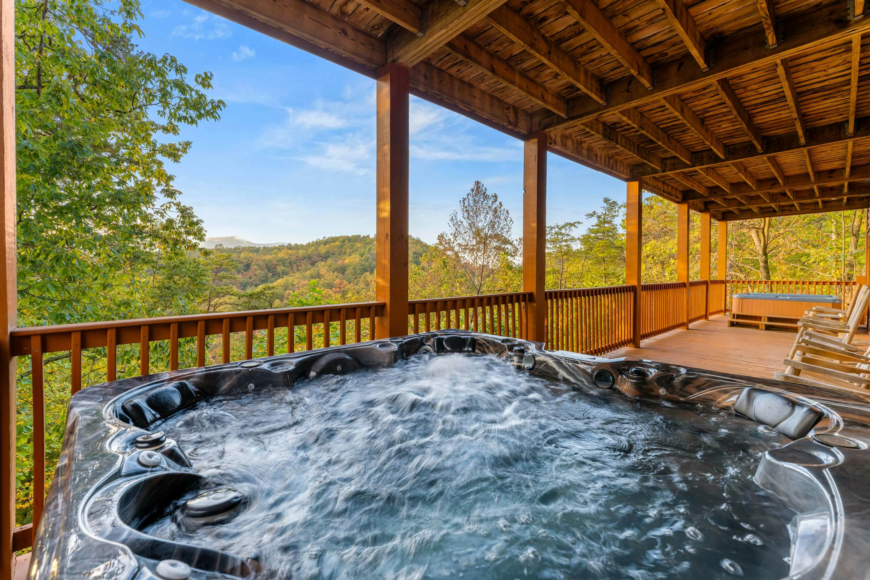 Lodge Sleeps 60 people, with Two Hot Tubs, Game Room & Shared Pool - Free Attraction Tickets