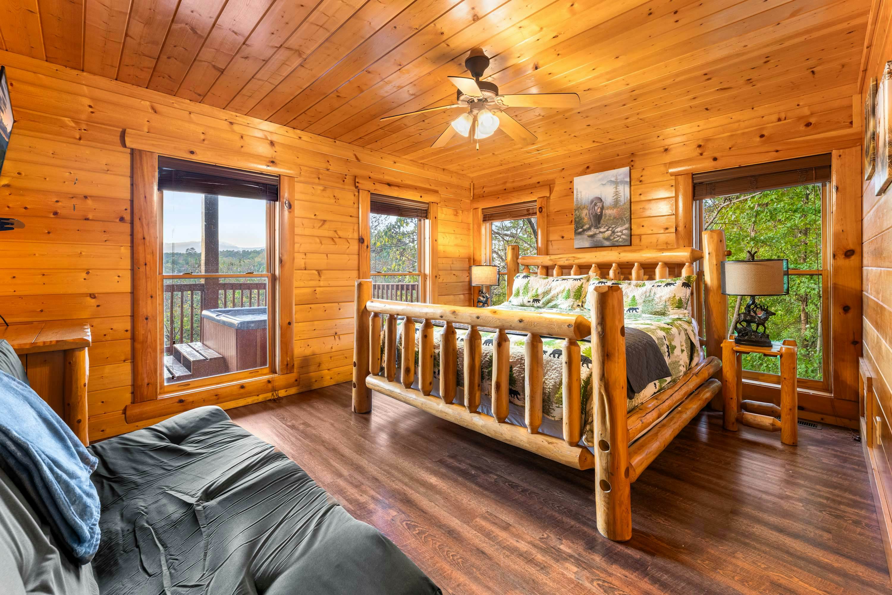 Lodge Sleeps 60 people, with Two Hot Tubs, Game Room & Shared Pool - Free Attraction Tickets