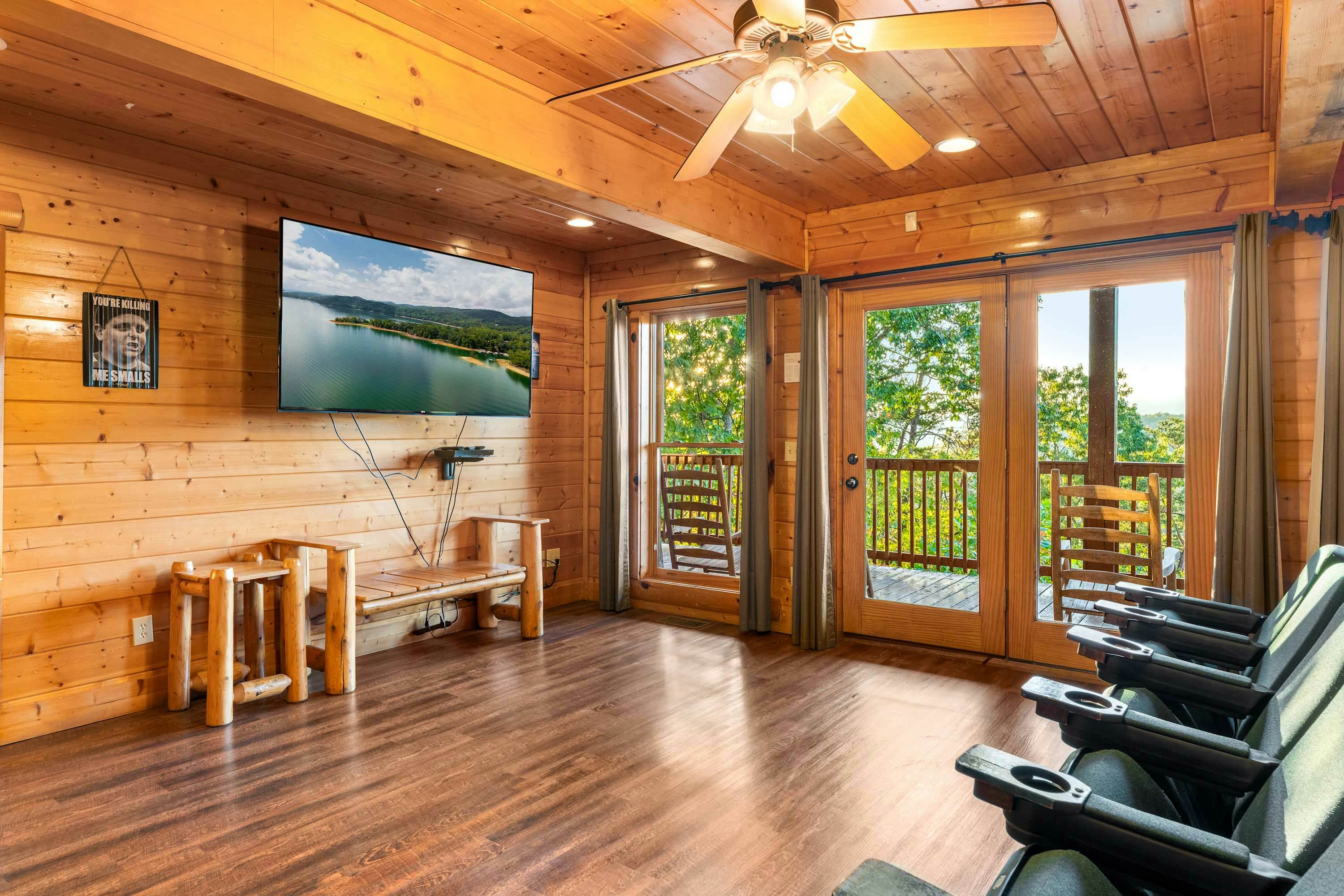 Lodge Sleeps 60 people, with Two Hot Tubs, Game Room & Shared Pool - Free Attraction Tickets