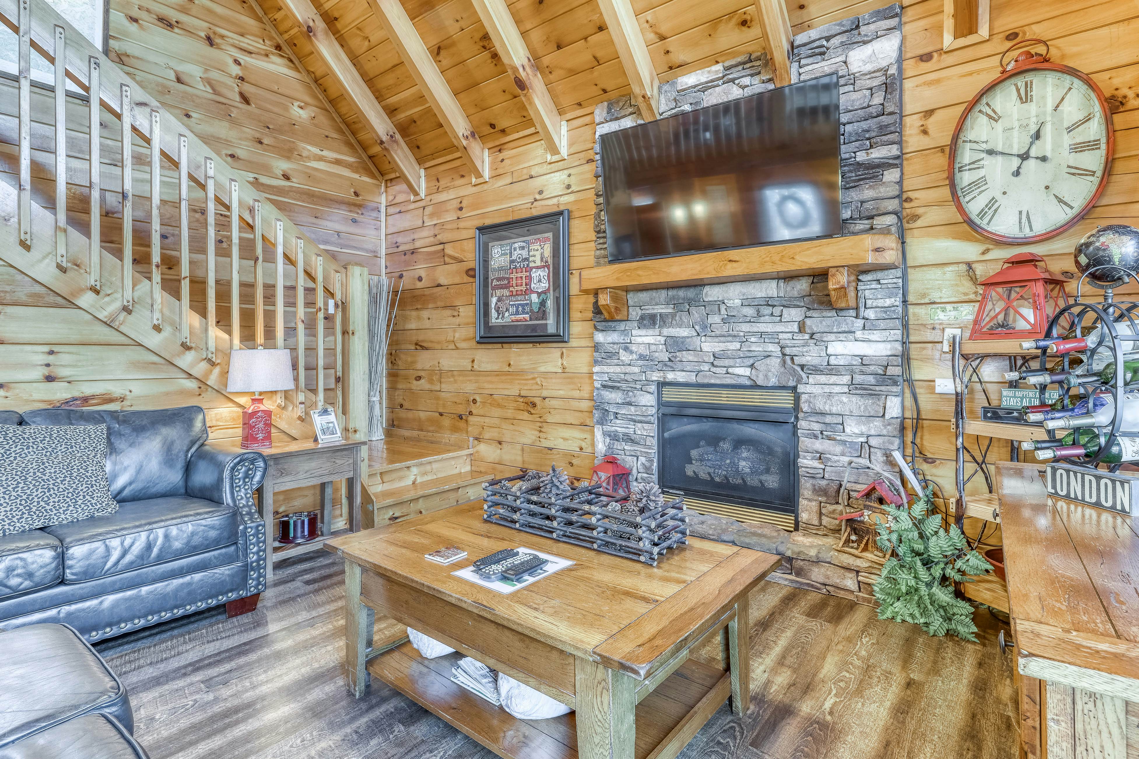 Rustic home w/ private hot tub, free WiFi, full kitchen, & shared pool access