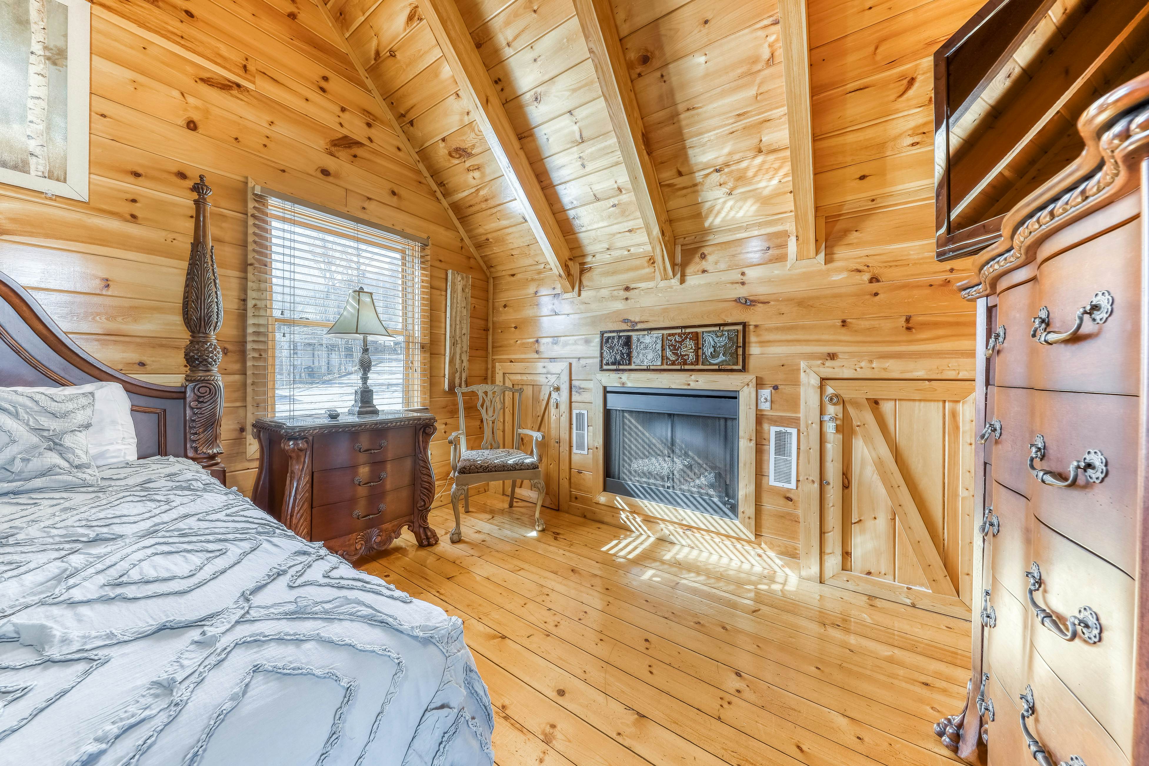 Rustic home w/ private hot tub, free WiFi, full kitchen, & shared pool access
