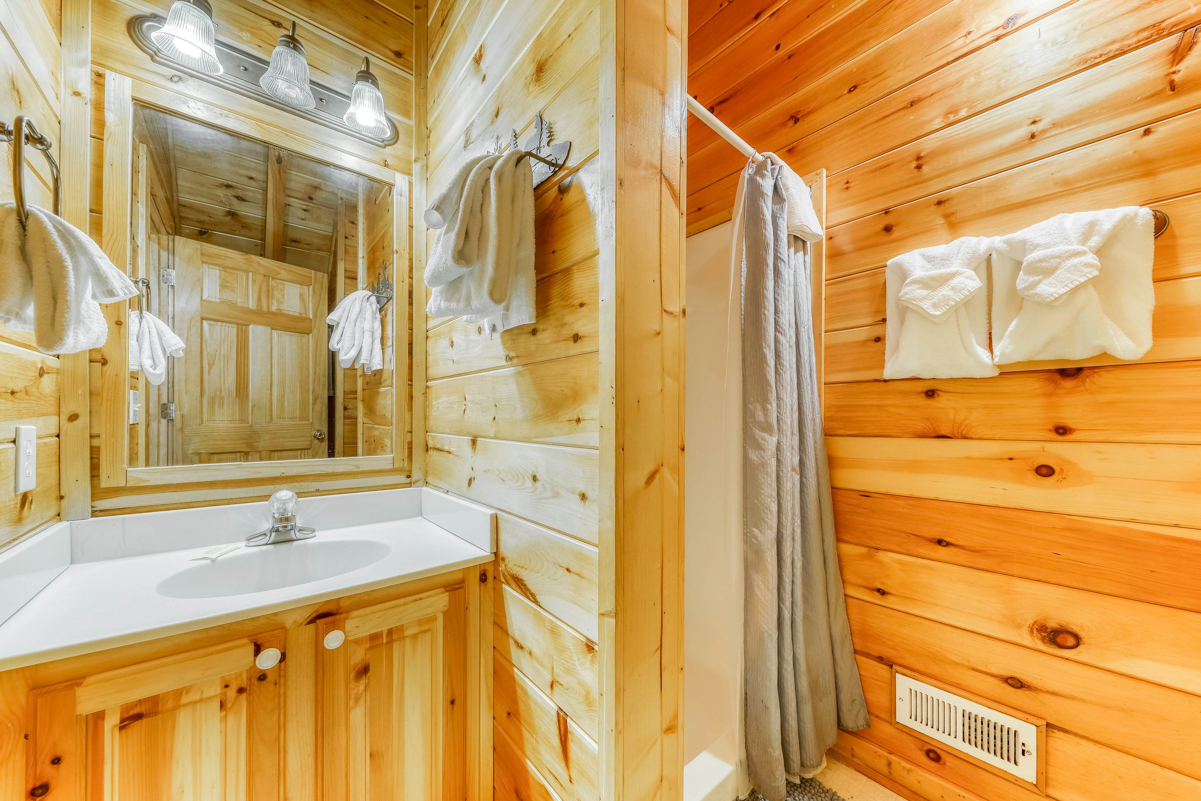 Rustic home w/ private hot tub, free WiFi, full kitchen, & shared pool access