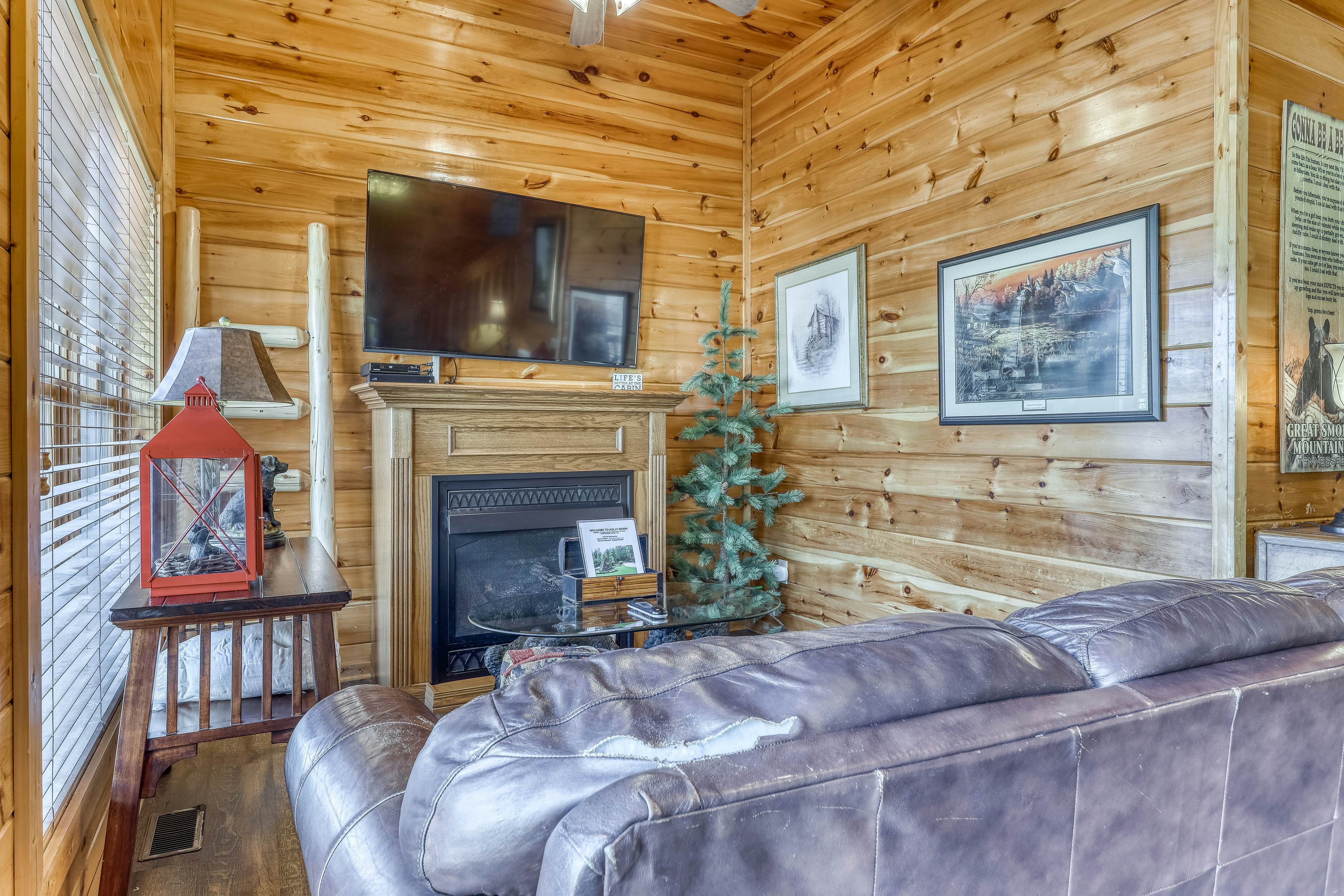 Rustic home w/ private hot tub, free WiFi, full kitchen, & shared pool access
