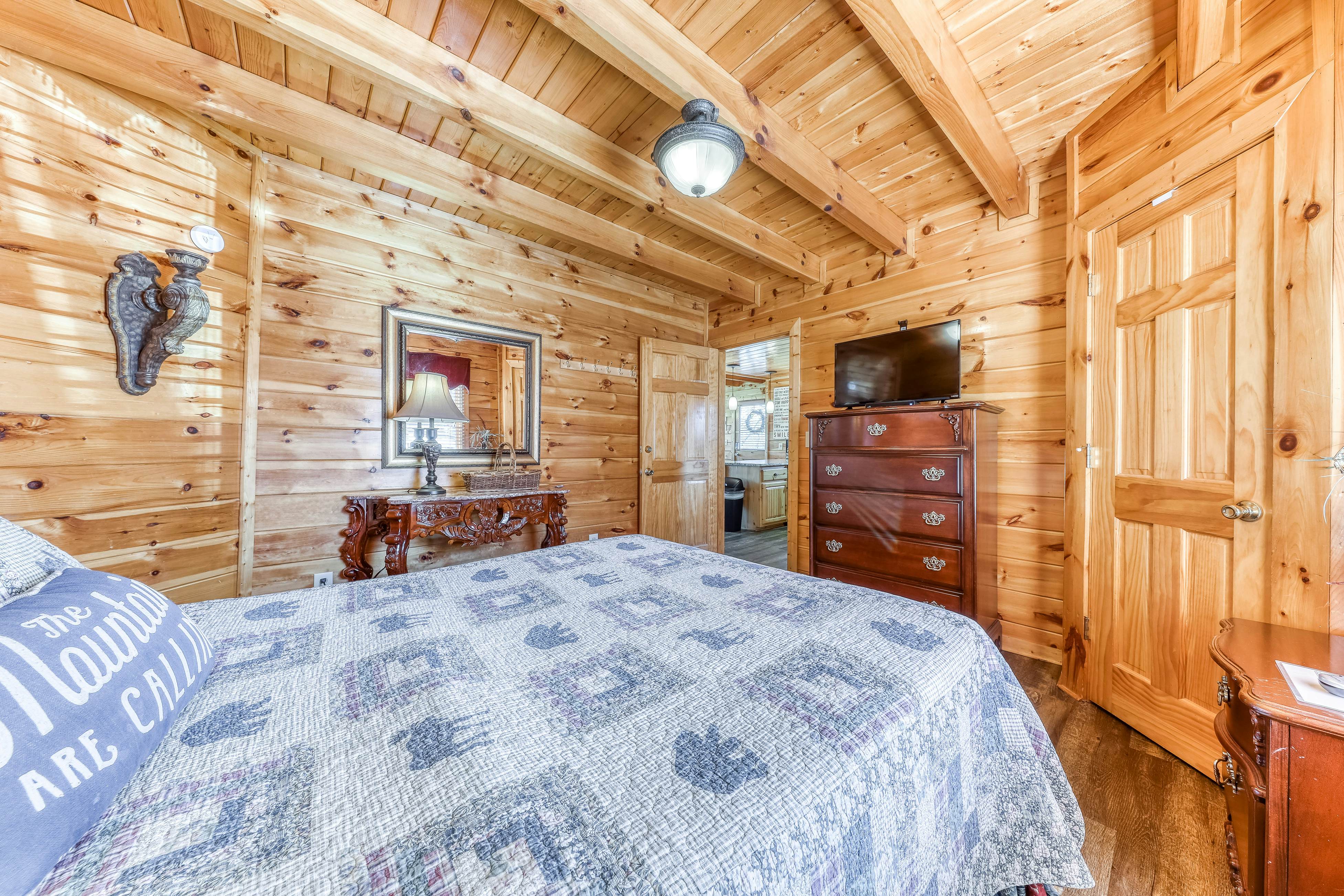 Rustic home w/ private hot tub, free WiFi, full kitchen, & shared pool access
