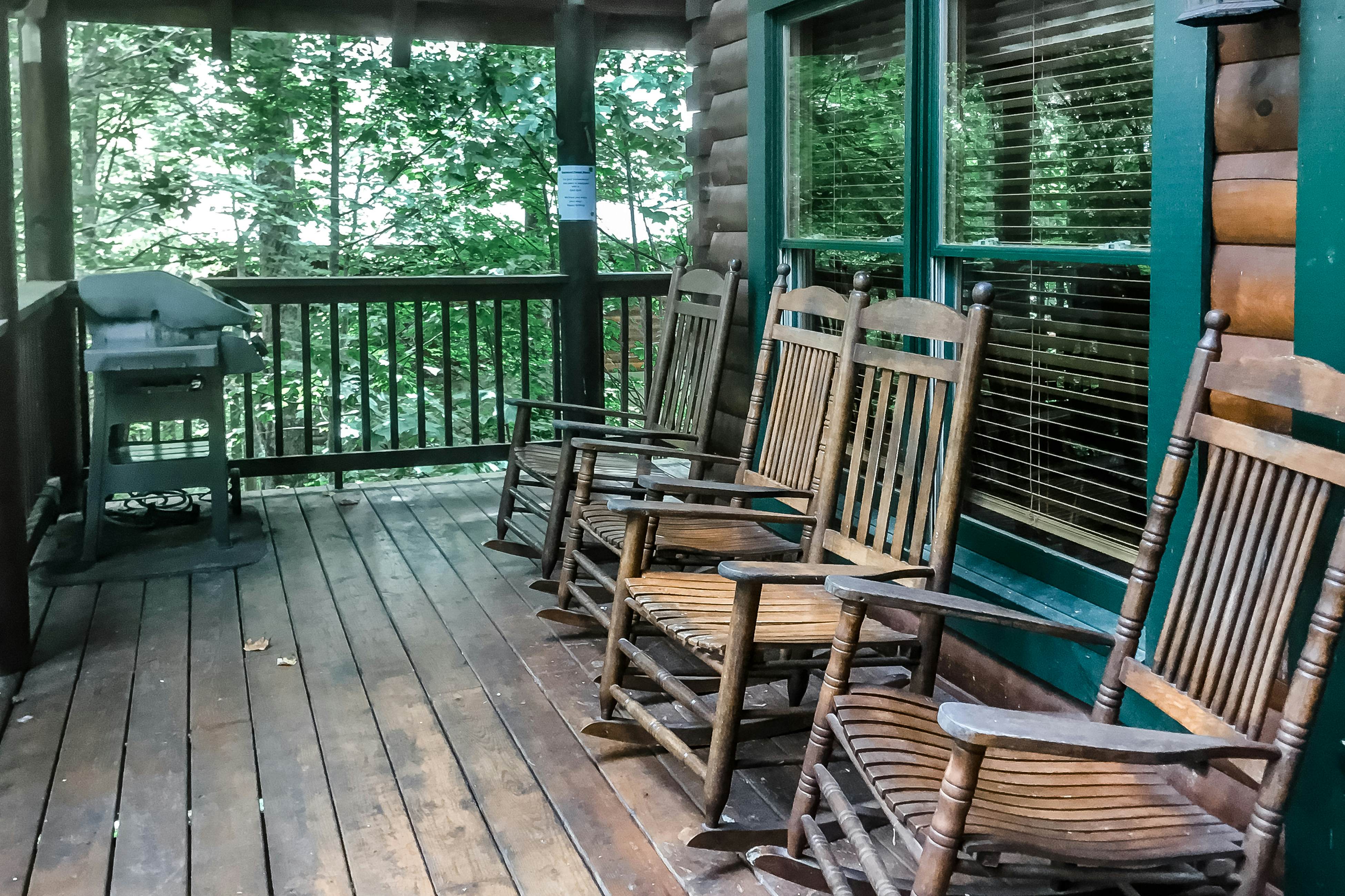 Rustic home w/ private hot tub, free WiFi, full kitchen, & shared pool access