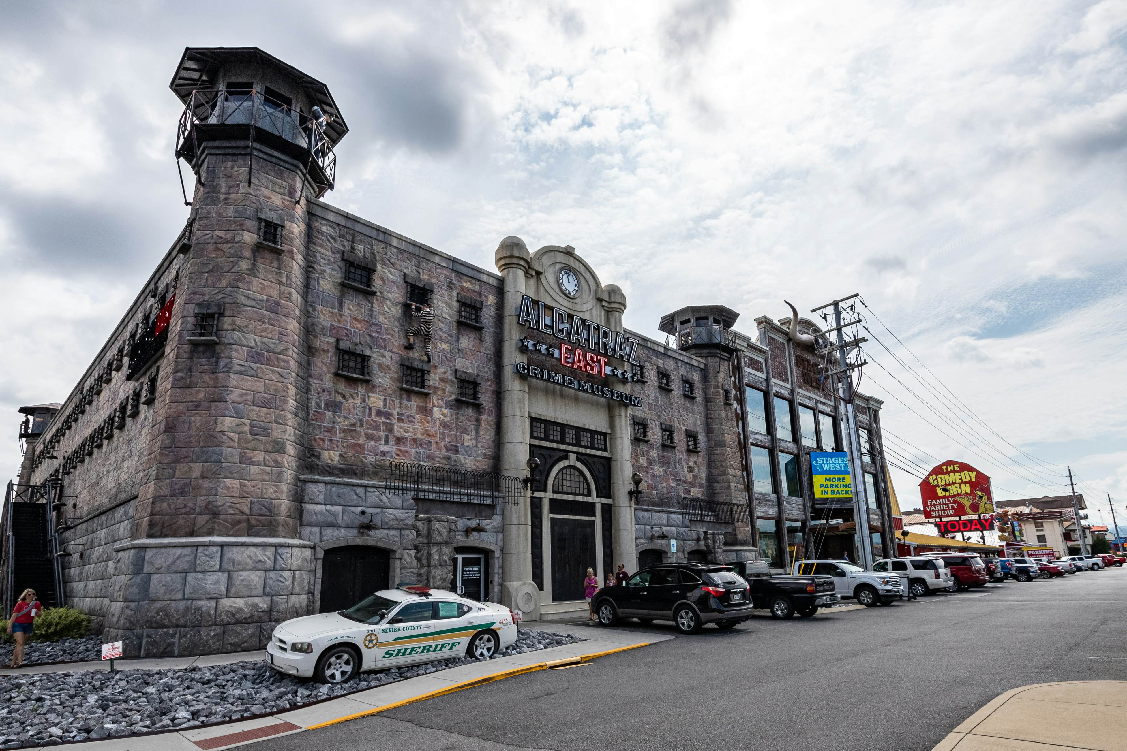 Rustic home w/ private hot tub, free WiFi, full kitchen, & shared pool access