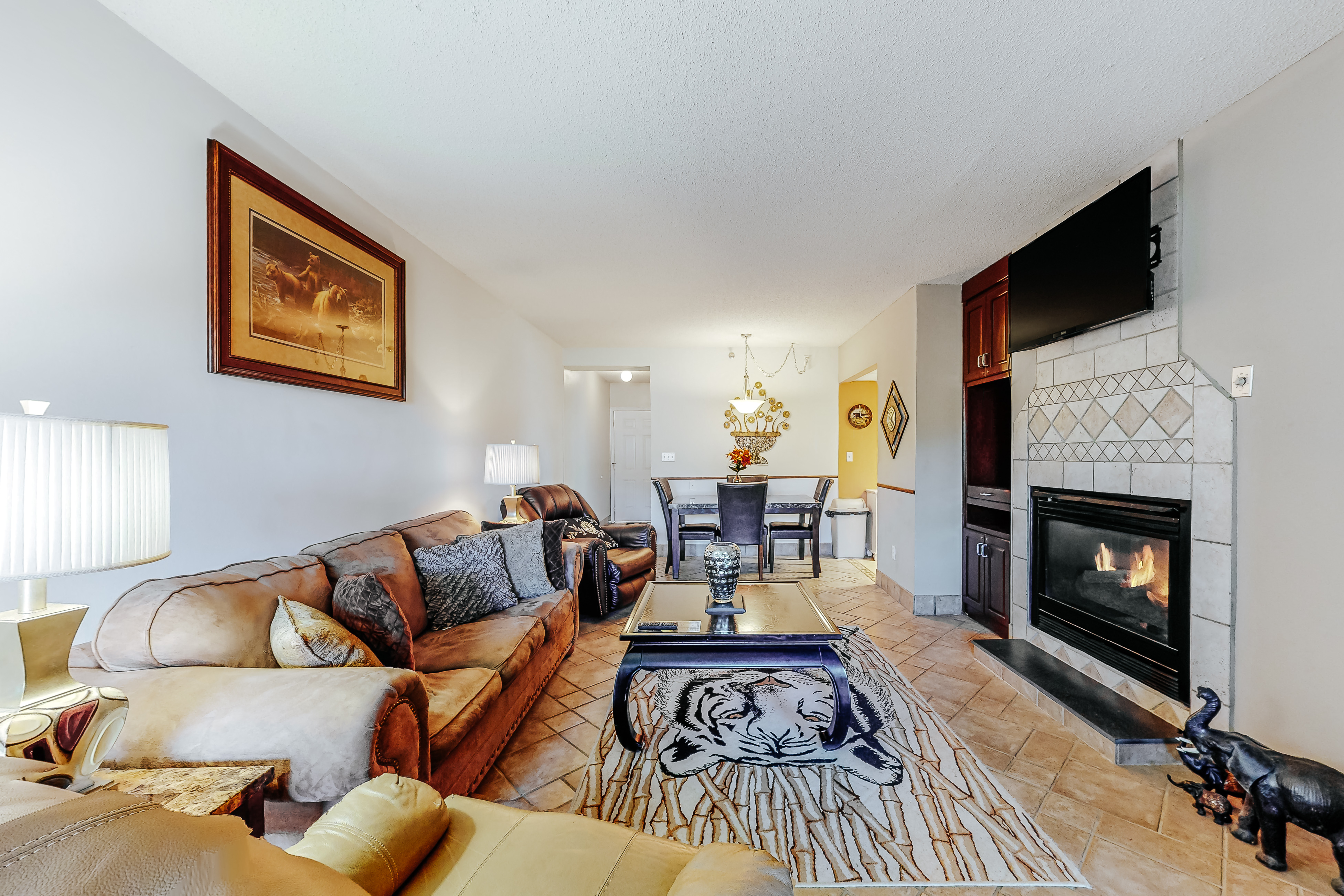 Cozy Riverfront Downtown Condo, Sleeps 6・Balcony