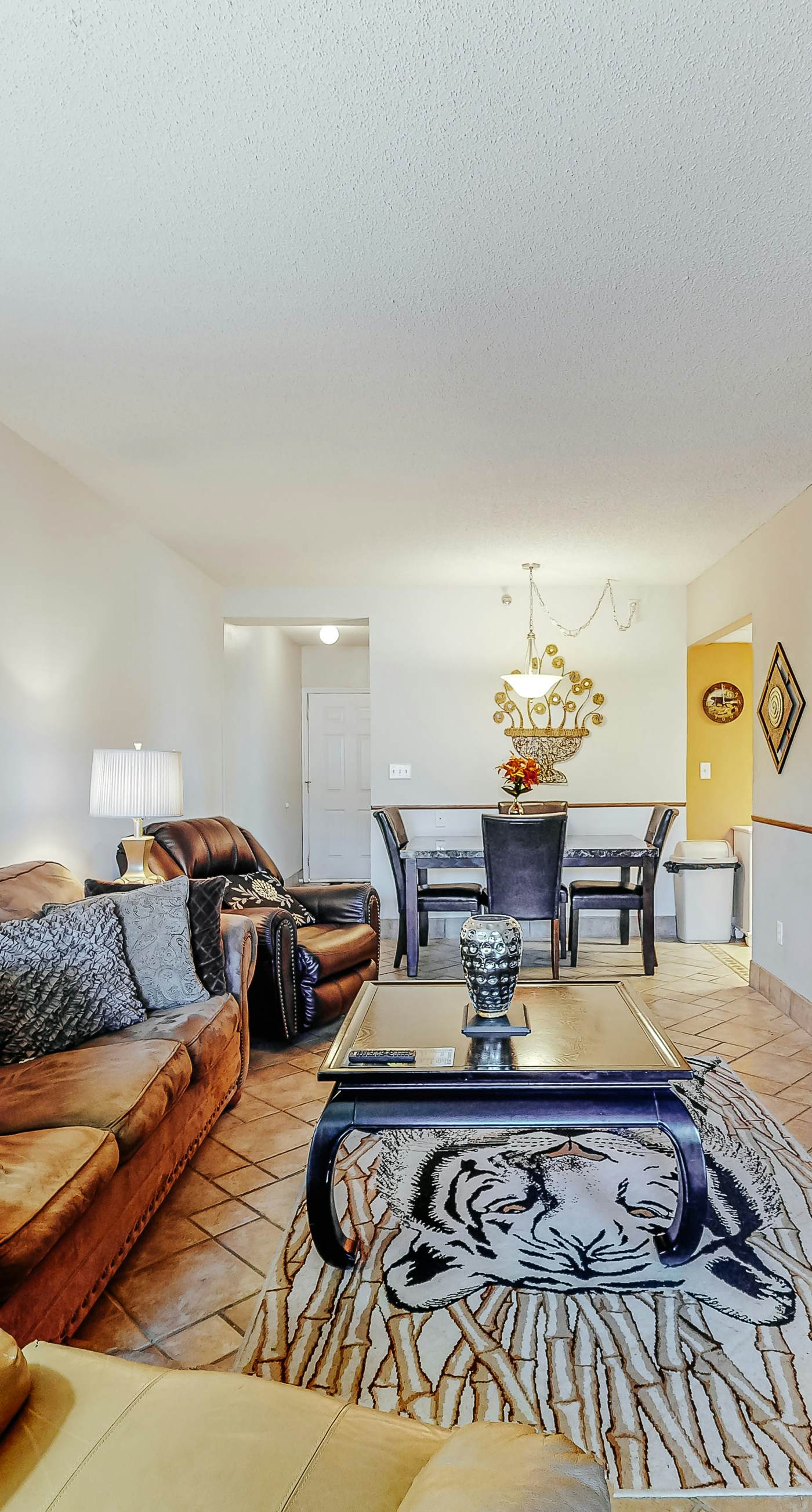Cozy Riverfront Downtown Condo, Sleeps 6, Balcony
