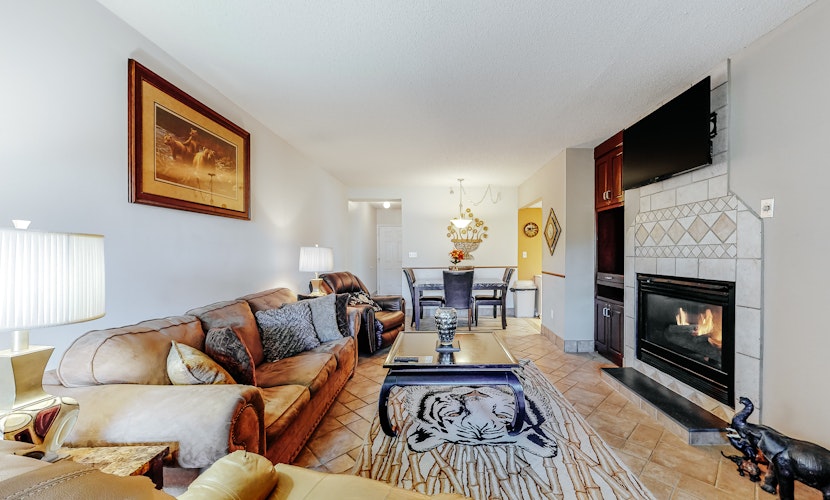 Cozy Riverfront Downtown Condo, Sleeps 6・Balcony