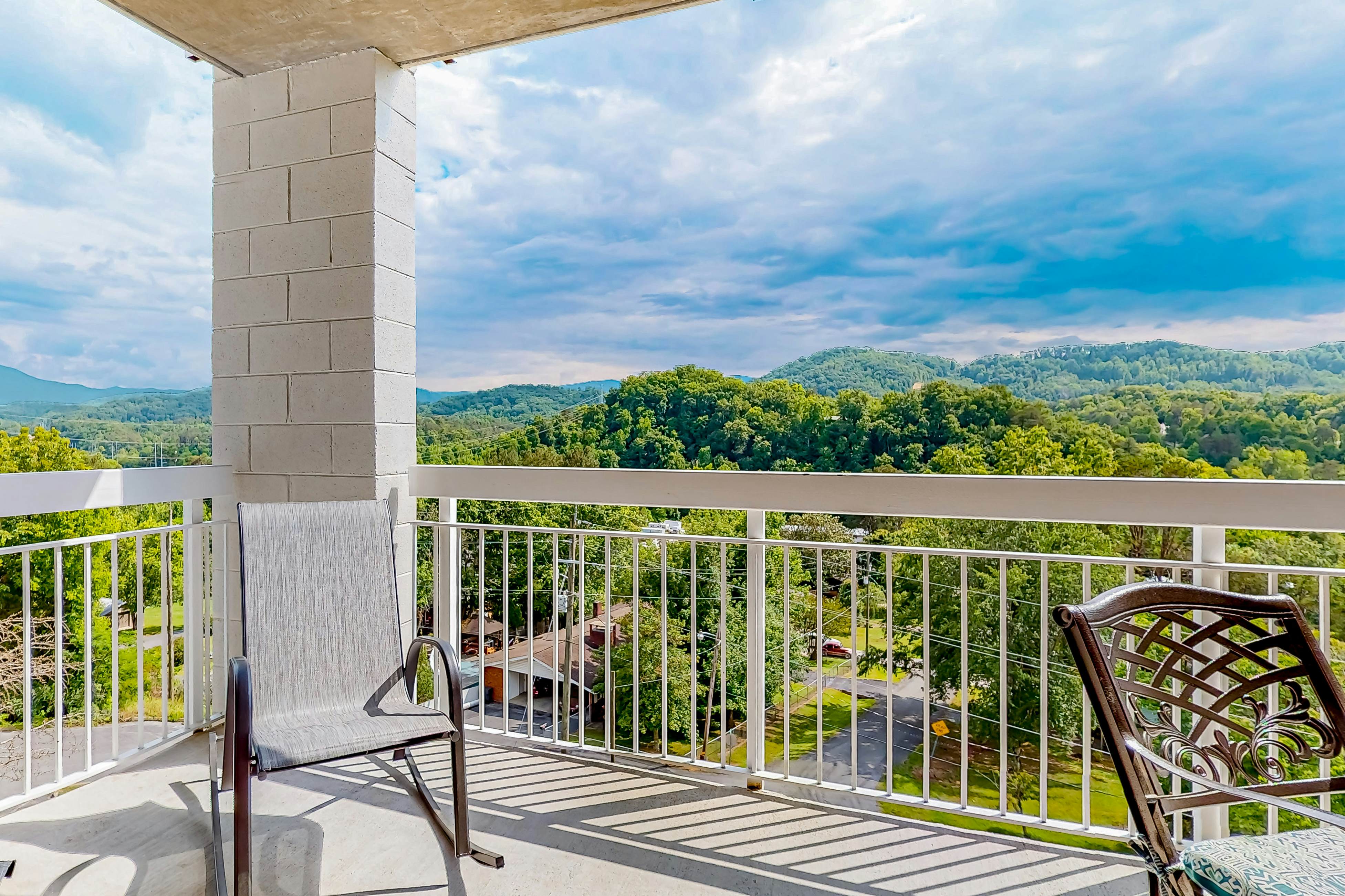 Mtn View Condo, Sleeps 8・Pool W Lazy River・Hot Tub