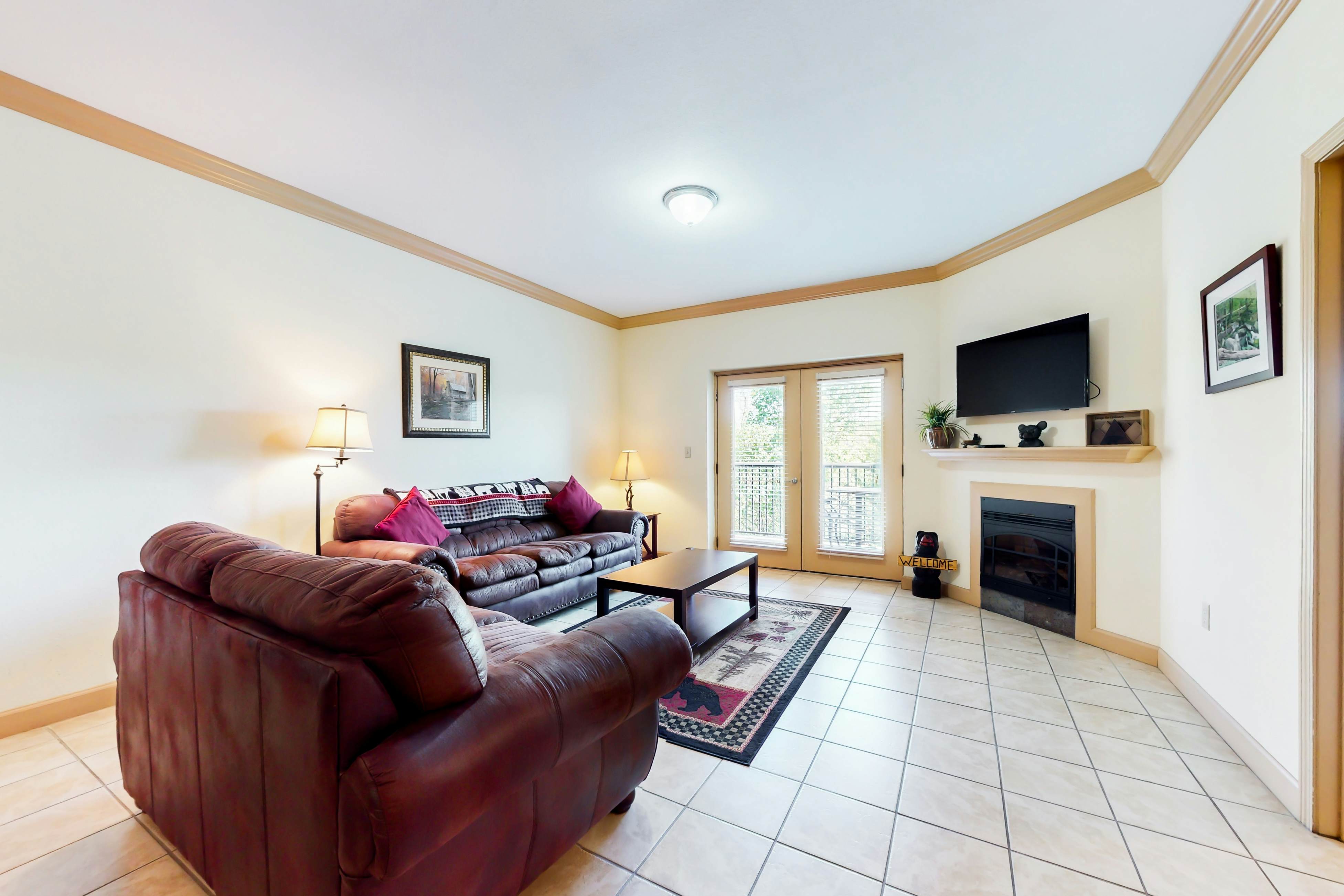 Mountain-view getaway with bunk nook, pools, Free Attraction Tickets