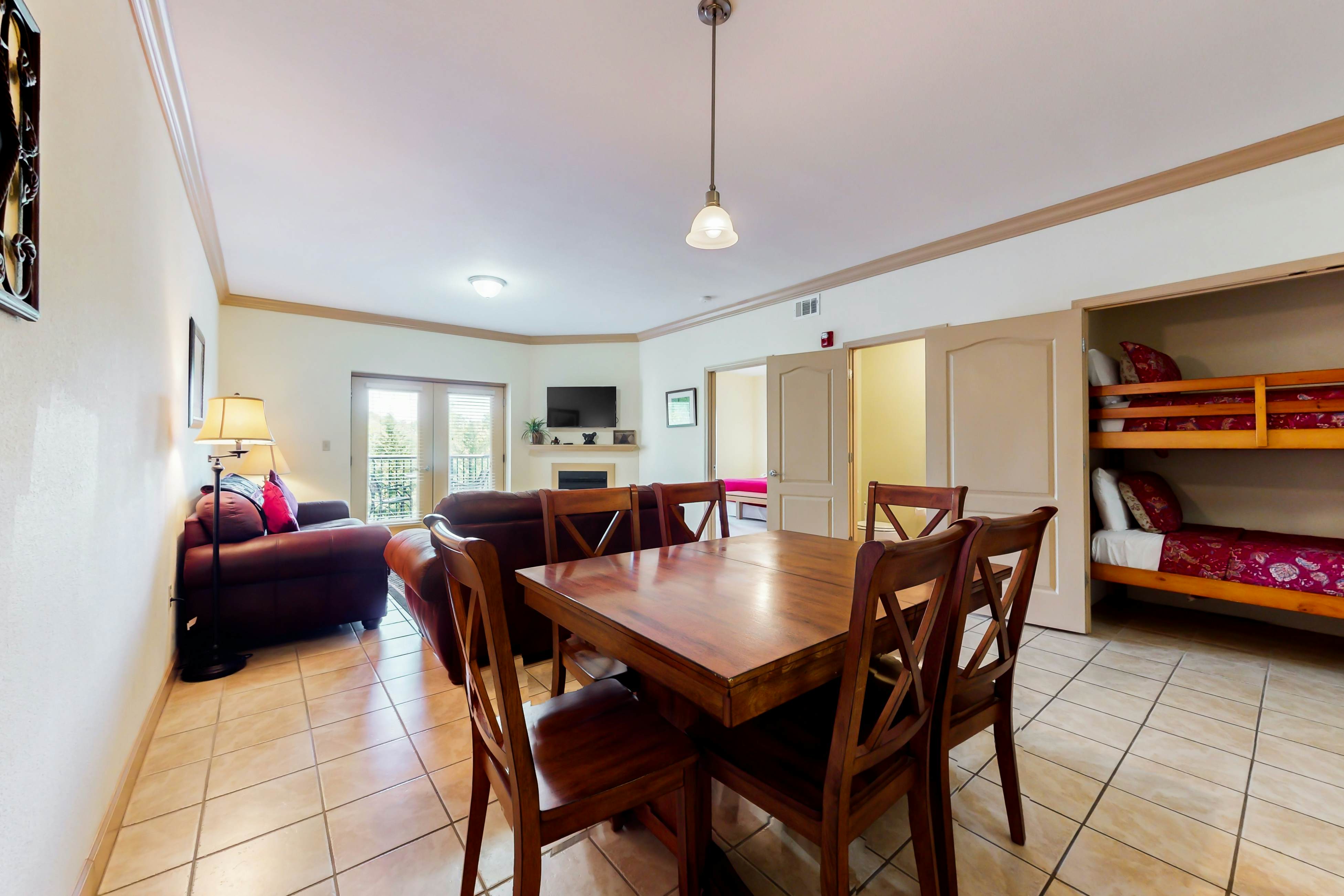 Mountain-view getaway with bunk nook, pools, Free Attraction Tickets