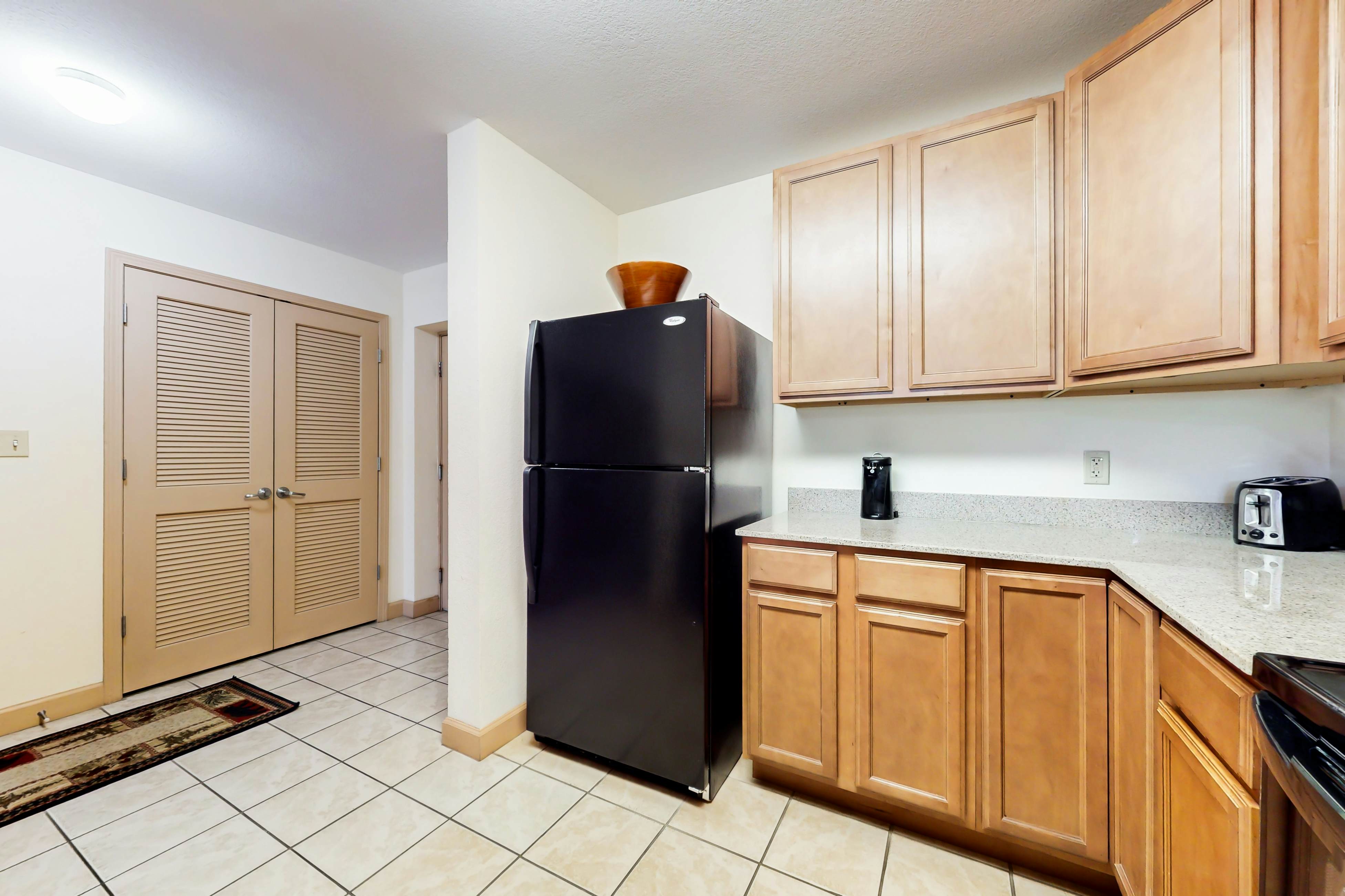 Mountain-view getaway with bunk nook, pools, Free Attraction Tickets