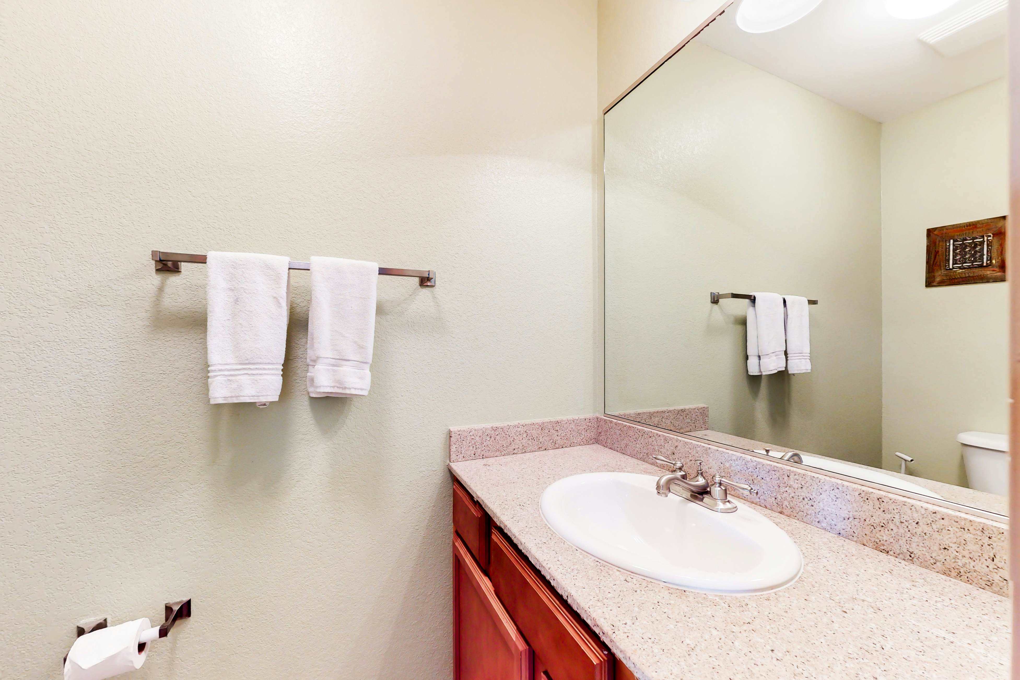 Mountain-view getaway with bunk nook, pools, Free Attraction Tickets