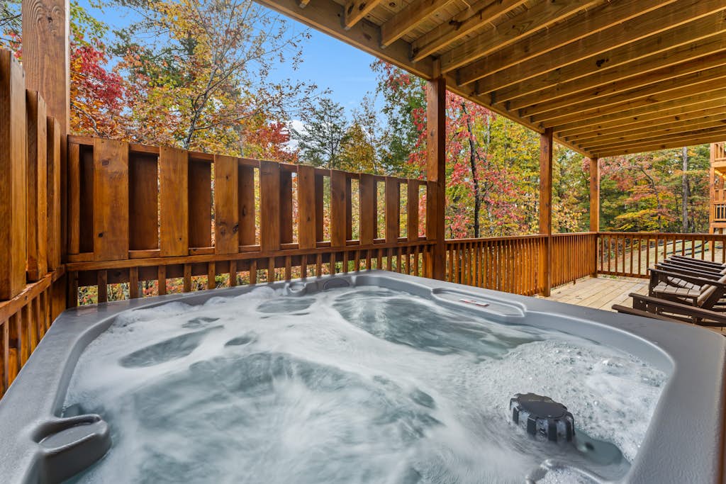 🏞️ 𝗔𝘀𝗽𝗲𝗻, 𝗟𝗮𝘂𝗿𝗲𝗹 & 𝗣𝗶𝗻𝗲
Brand-new luxury cabin in Pigeon Forge, TN just 1 mile from the Parkway. This modern Smoky Mountains retreat sleeps 6 and features a private hot tub, game room with pool table, fireplace, WiFi, streaming, and fully equipped kitchen. Ideal for families or couples seeking a quiet mountain escape close to Dollywood, hiking, dining, and top attractions.
