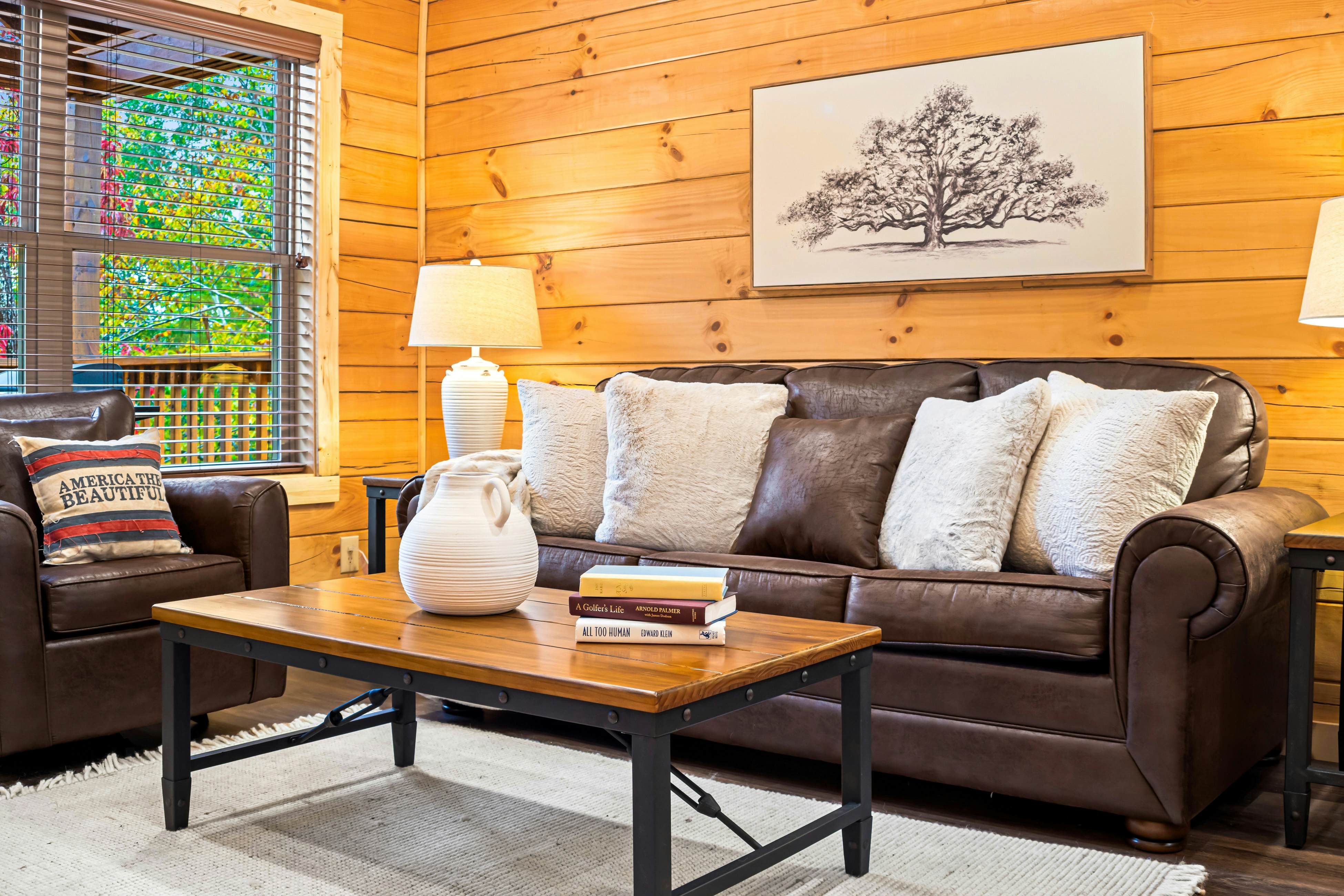 Brand New Luxe Cabin, Sleeps 6・Hot tub・Pool Table