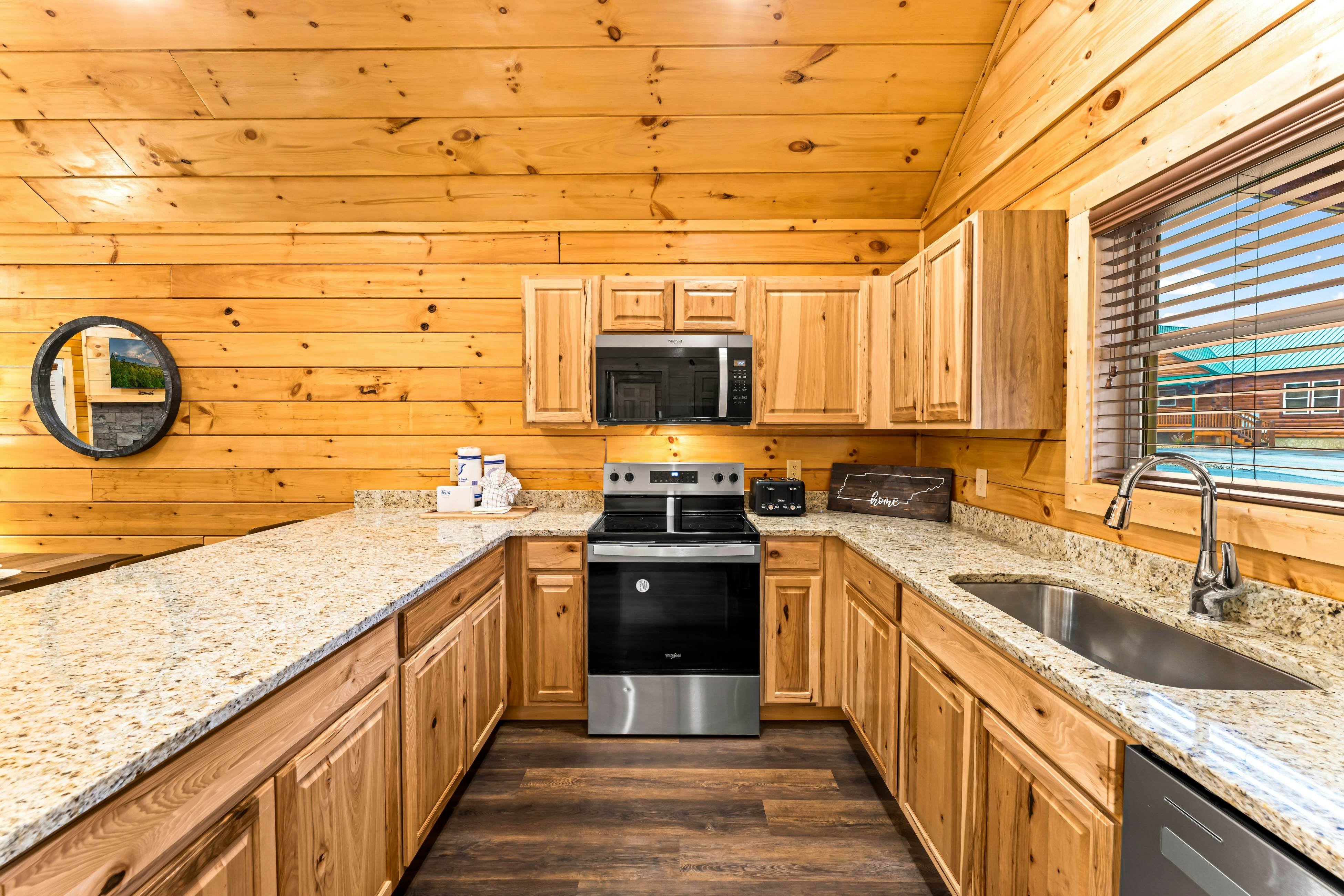 Brand New Luxe Cabin, Sleeps 6・Hot tub・Pool Table