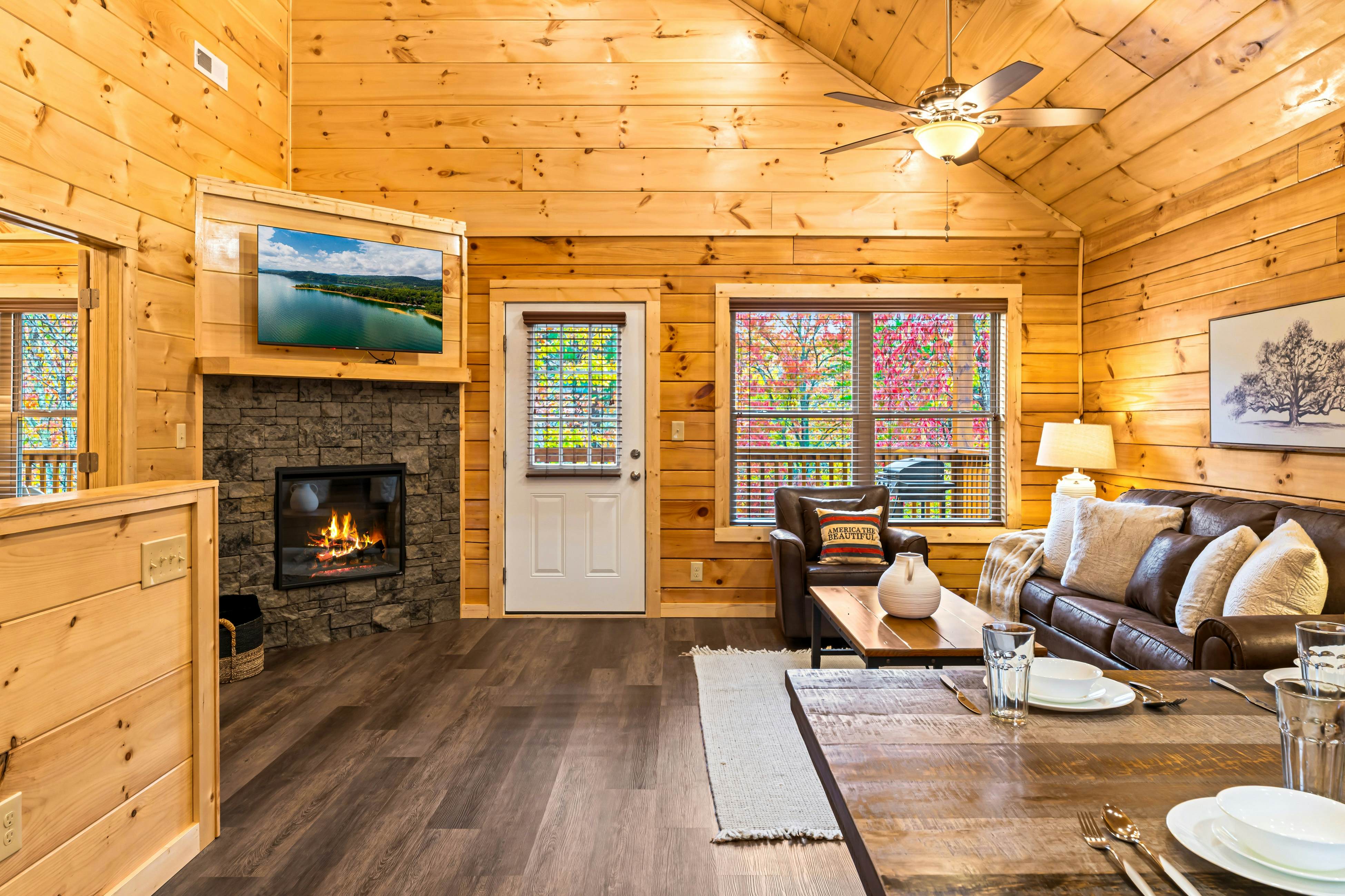 Brand New Luxe Cabin, Sleeps 6・Hot tub・Pool Table