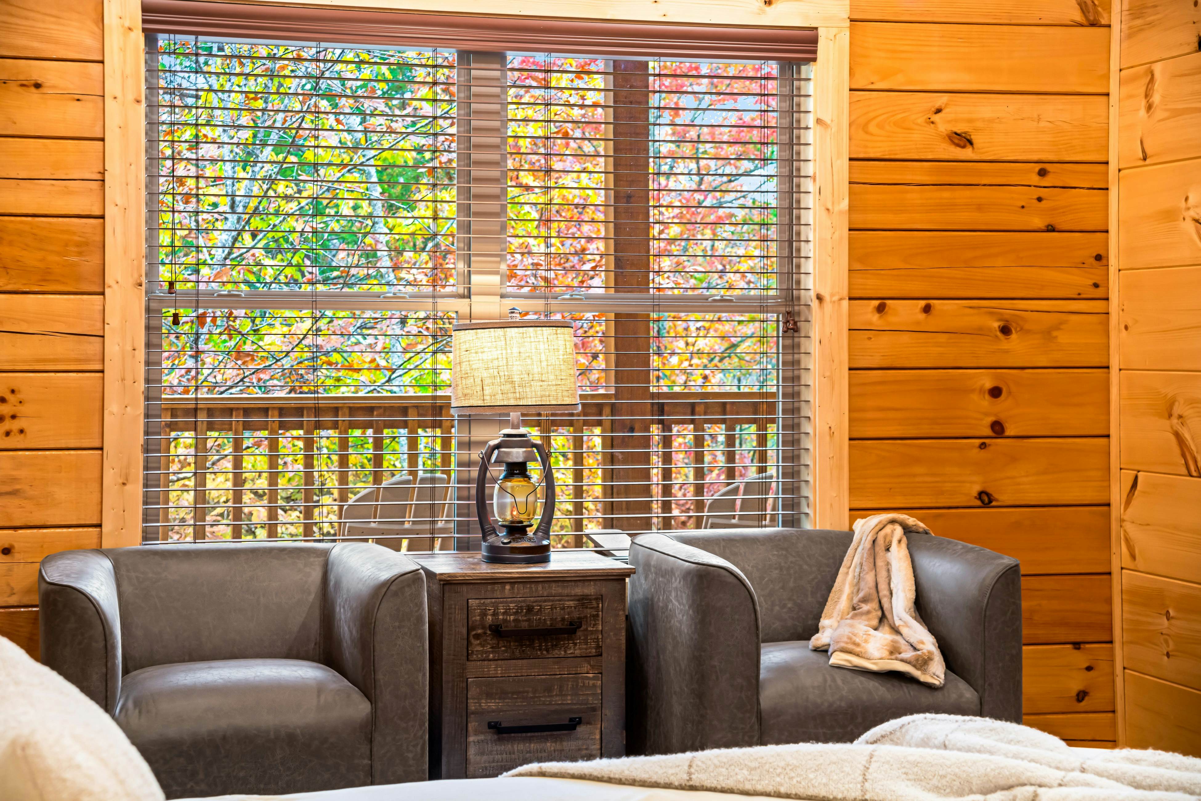 Brand New Luxe Cabin, Sleeps 6・Hot tub・Pool Table