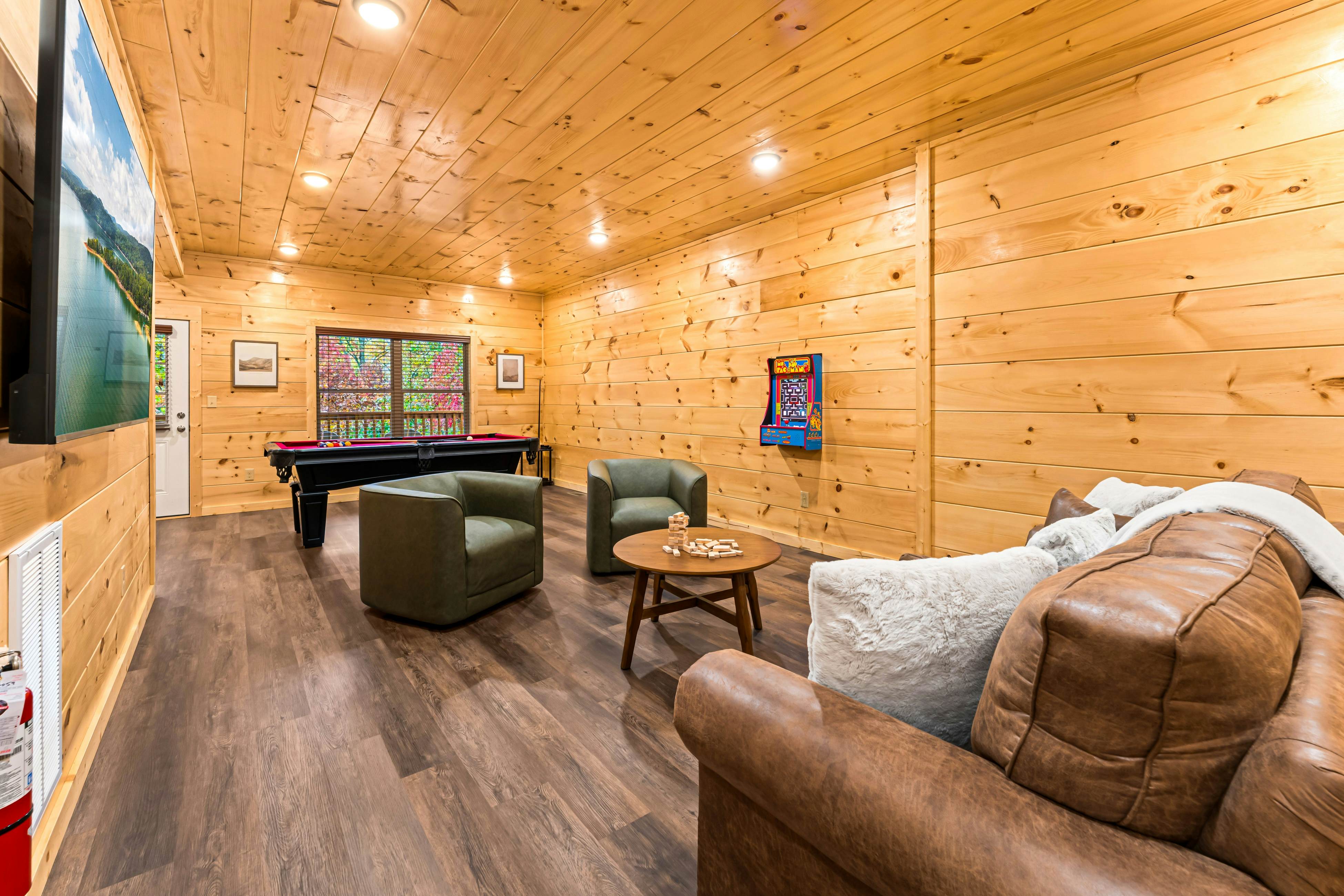 Brand New Luxe Cabin, Sleeps 6・Hot tub・Pool Table