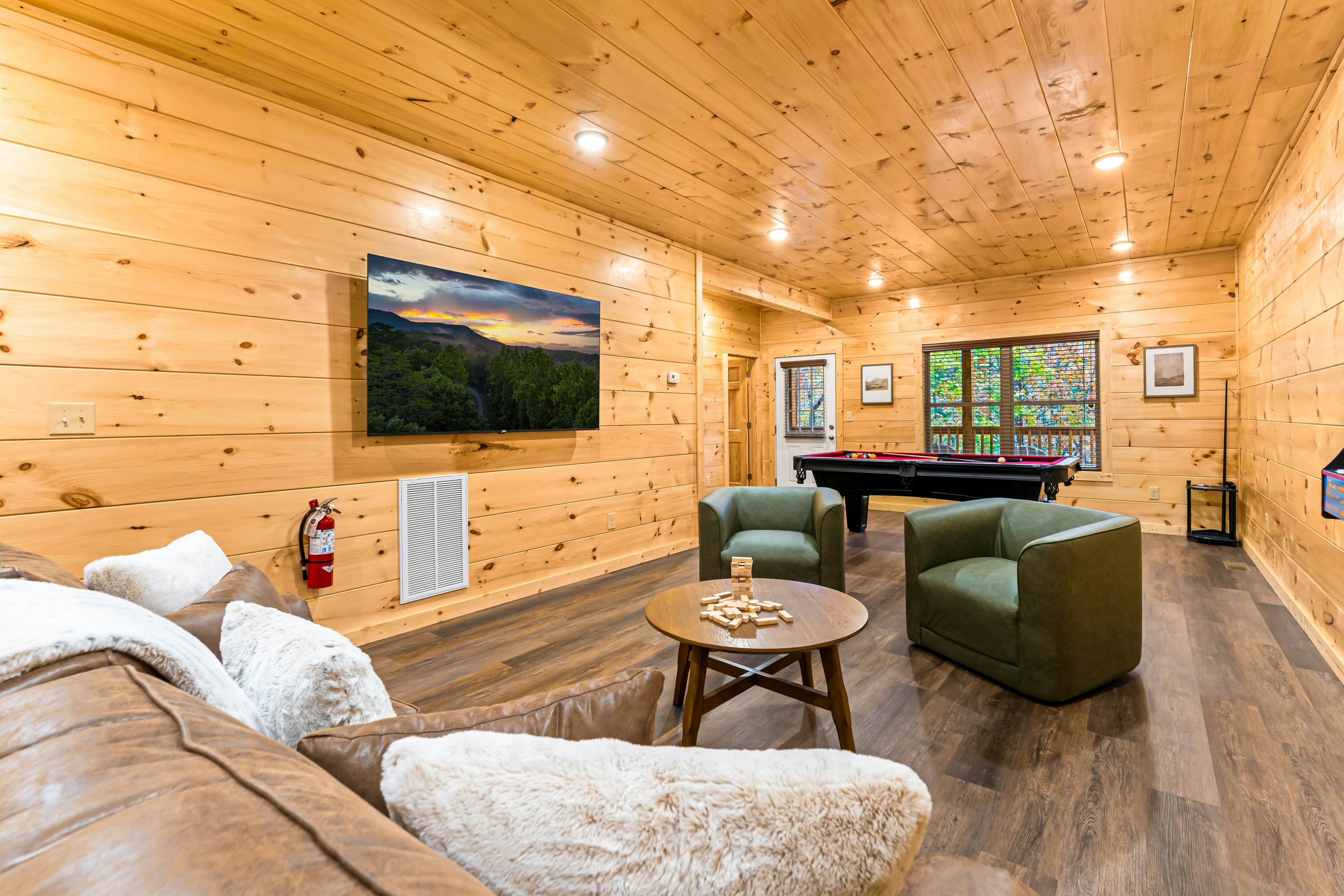 Brand New Luxe Cabin, Sleeps 6・Hot tub・Pool Table