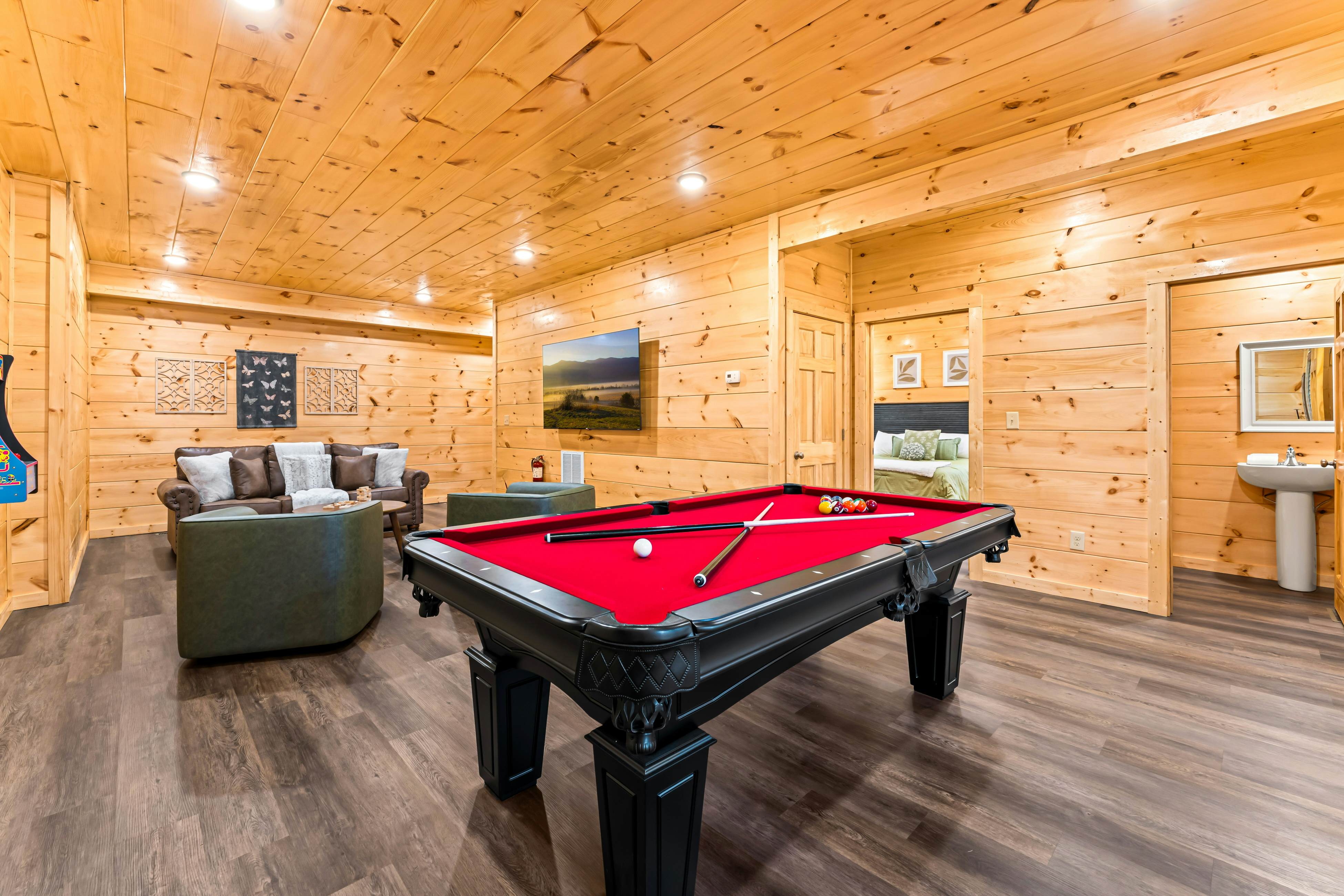 Brand New Luxe Cabin, Sleeps 6・Hot tub・Pool Table