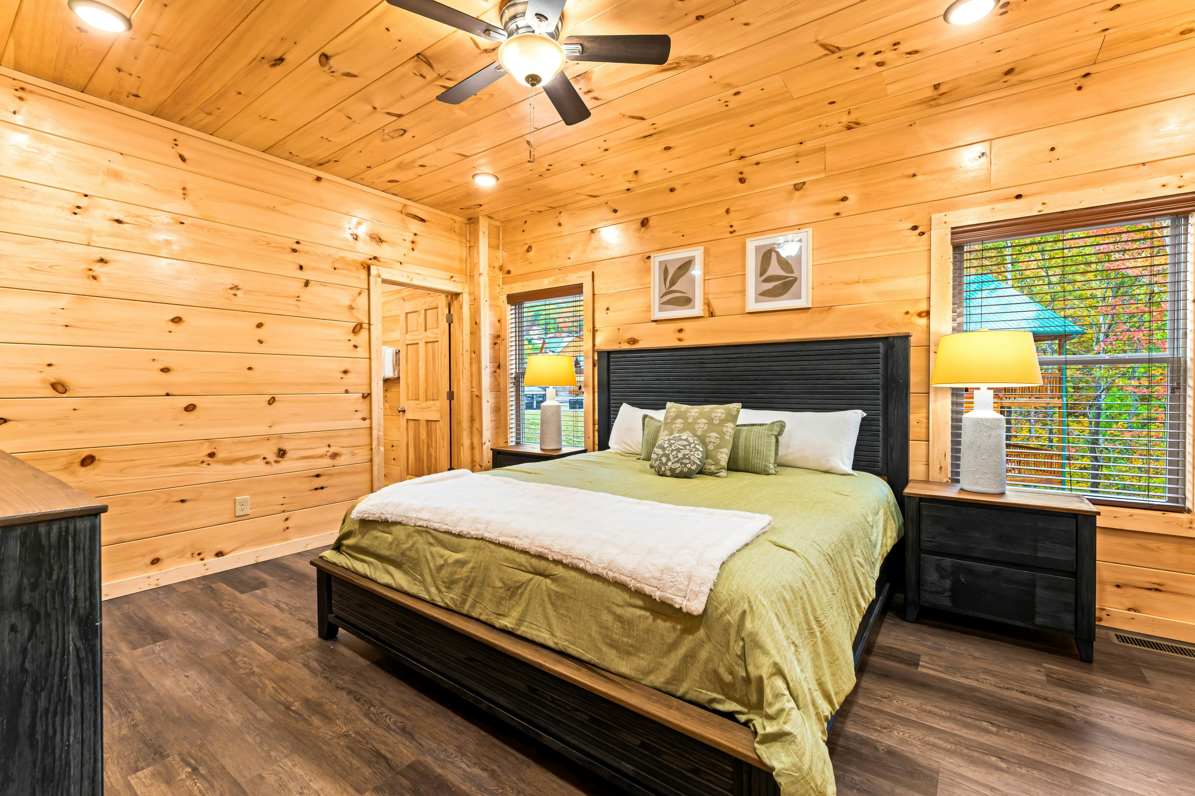 Brand New Luxe Cabin, Sleeps 6・Hot tub・Pool Table