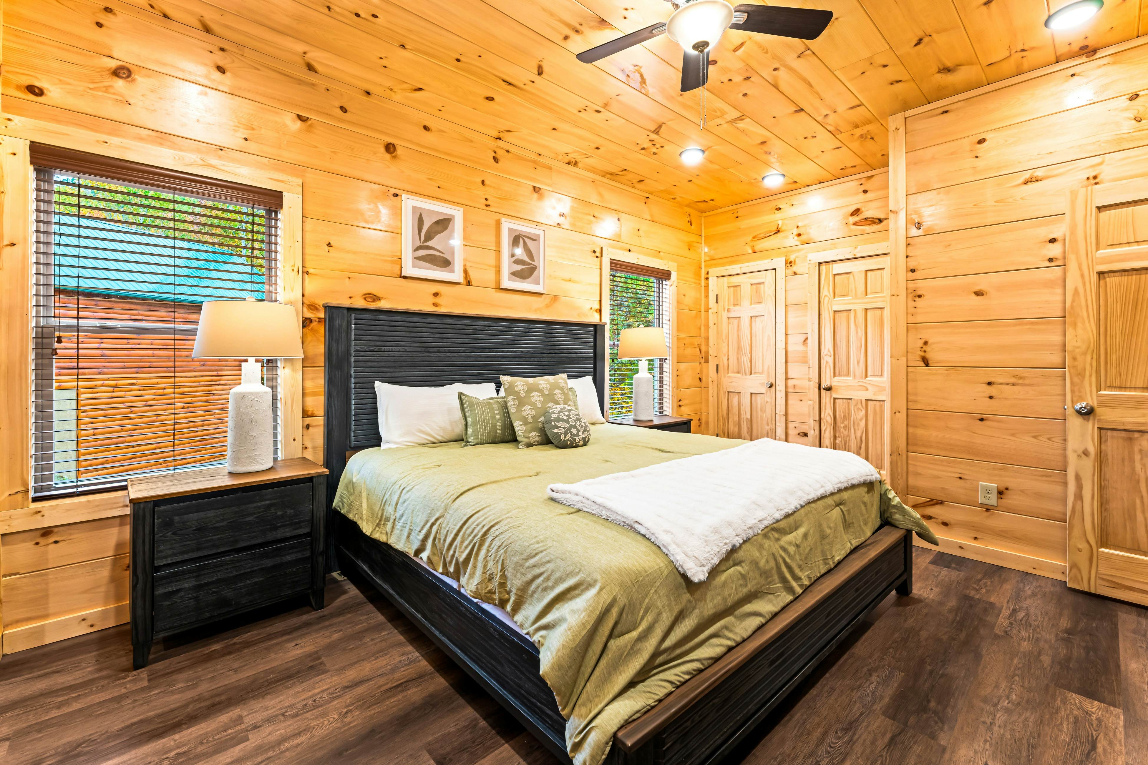 Brand New Luxe Cabin, Sleeps 6・Hot tub・Pool Table