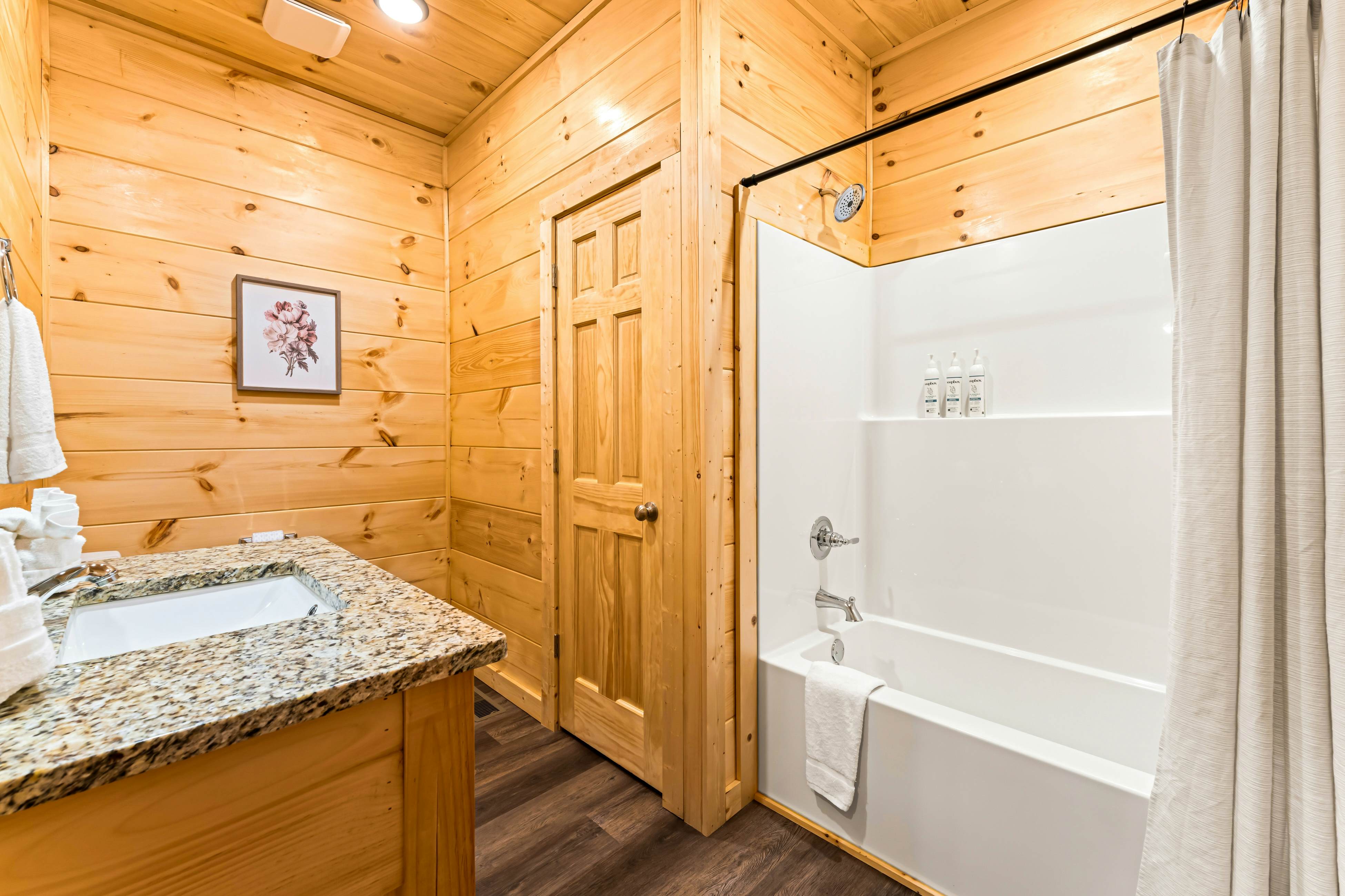 Brand New Luxe Cabin, Sleeps 6・Hot tub・Pool Table