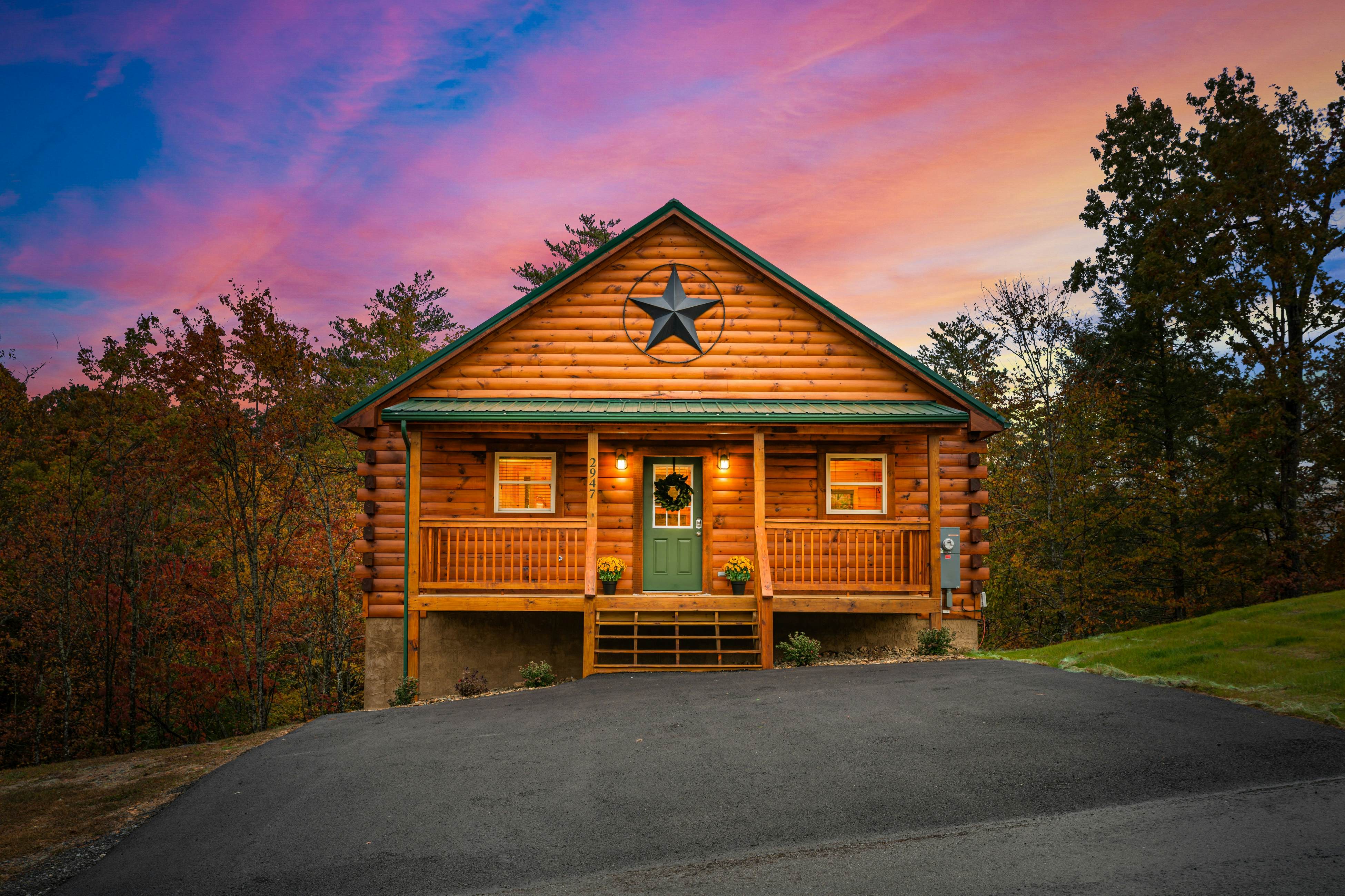 Brand New Luxe Cabin, Sleeps 6・Hot tub・Pool Table