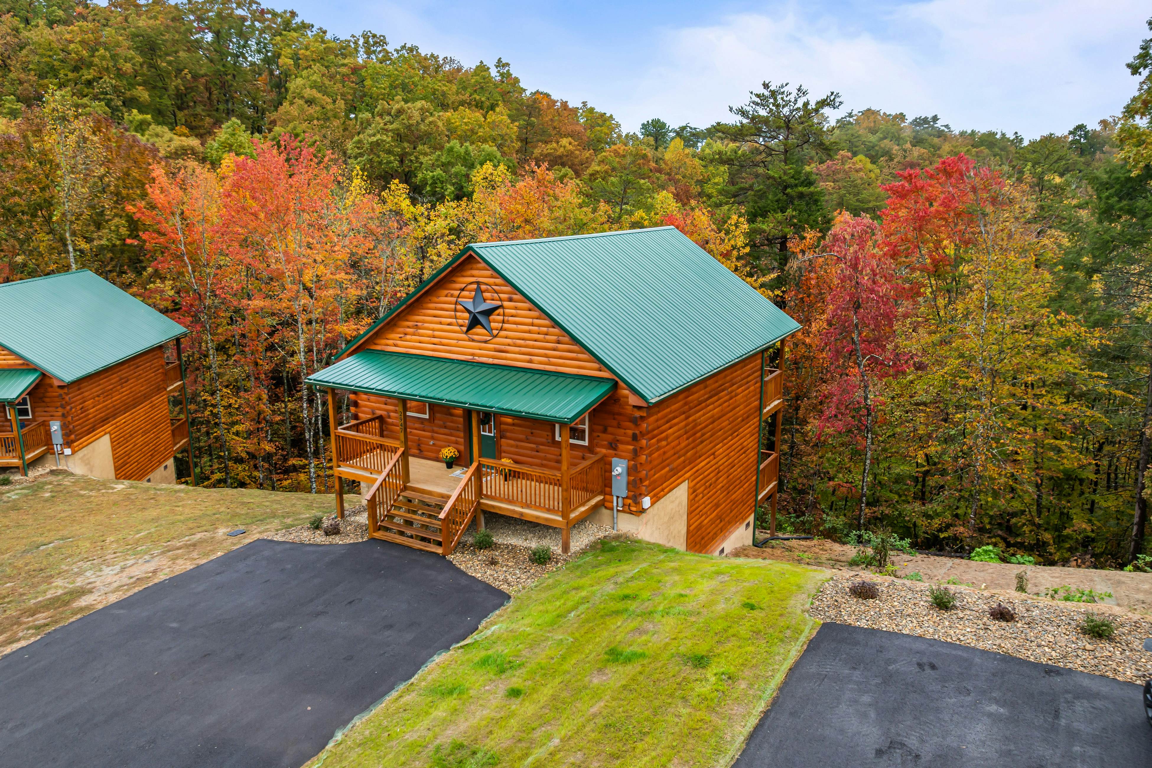 Brand New Luxe Cabin, Sleeps 6・Hot tub・Pool Table