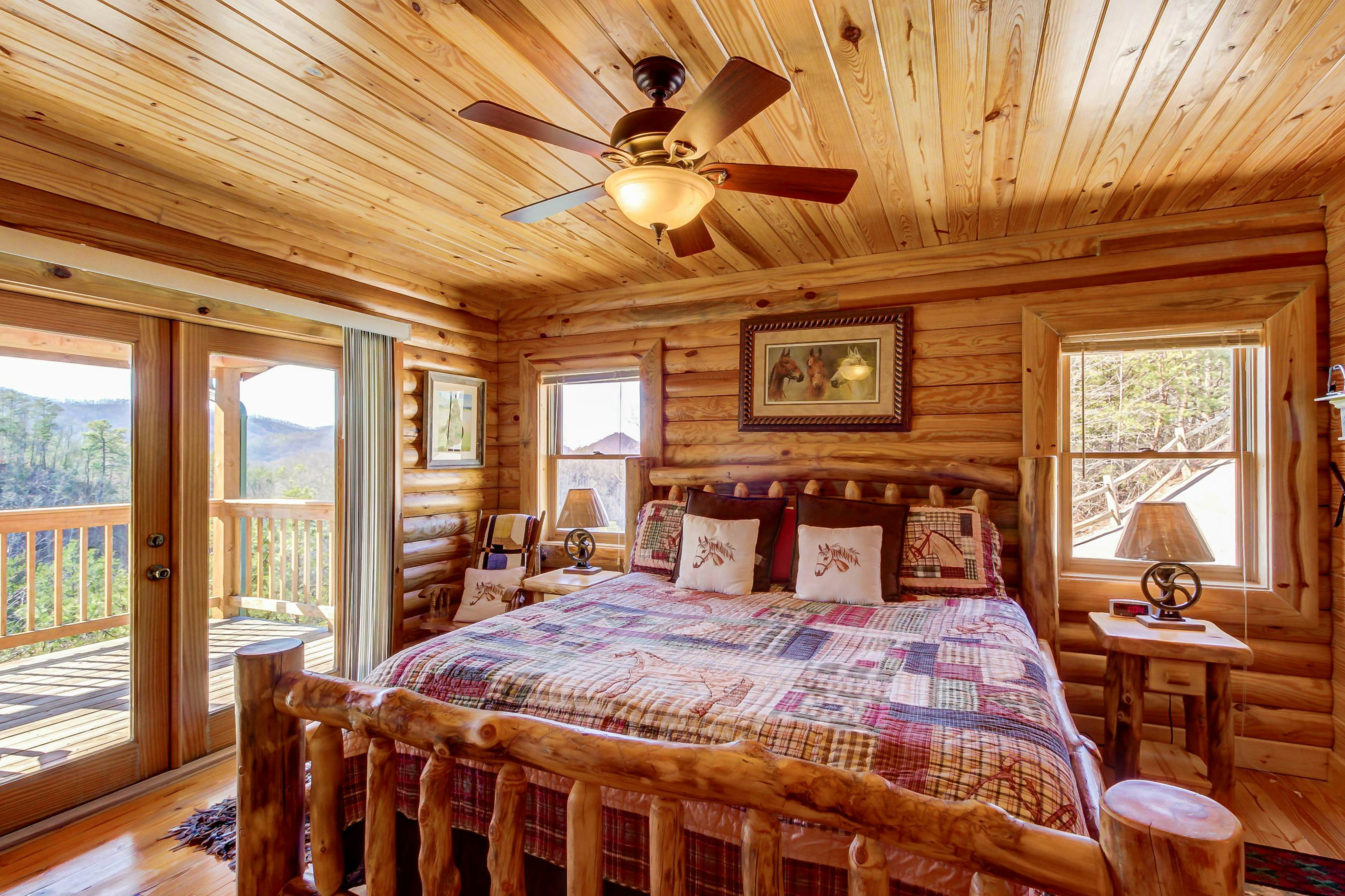 Retreat W Game Room, Sleeps 8・Hot Tub・Shared Pool