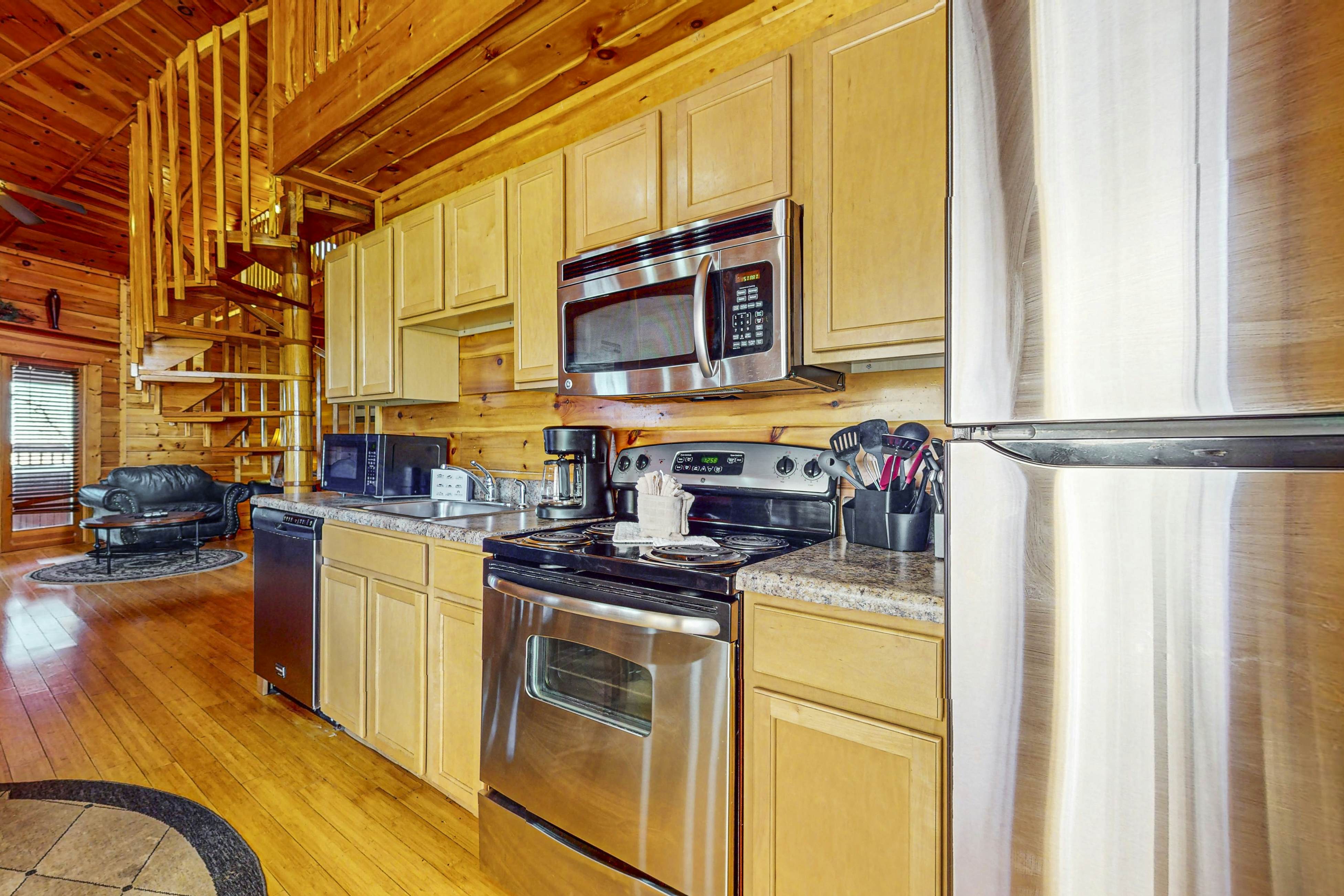 Unique mountain view cabin w/ hot tub & air hockey + Free Attraction Tickets