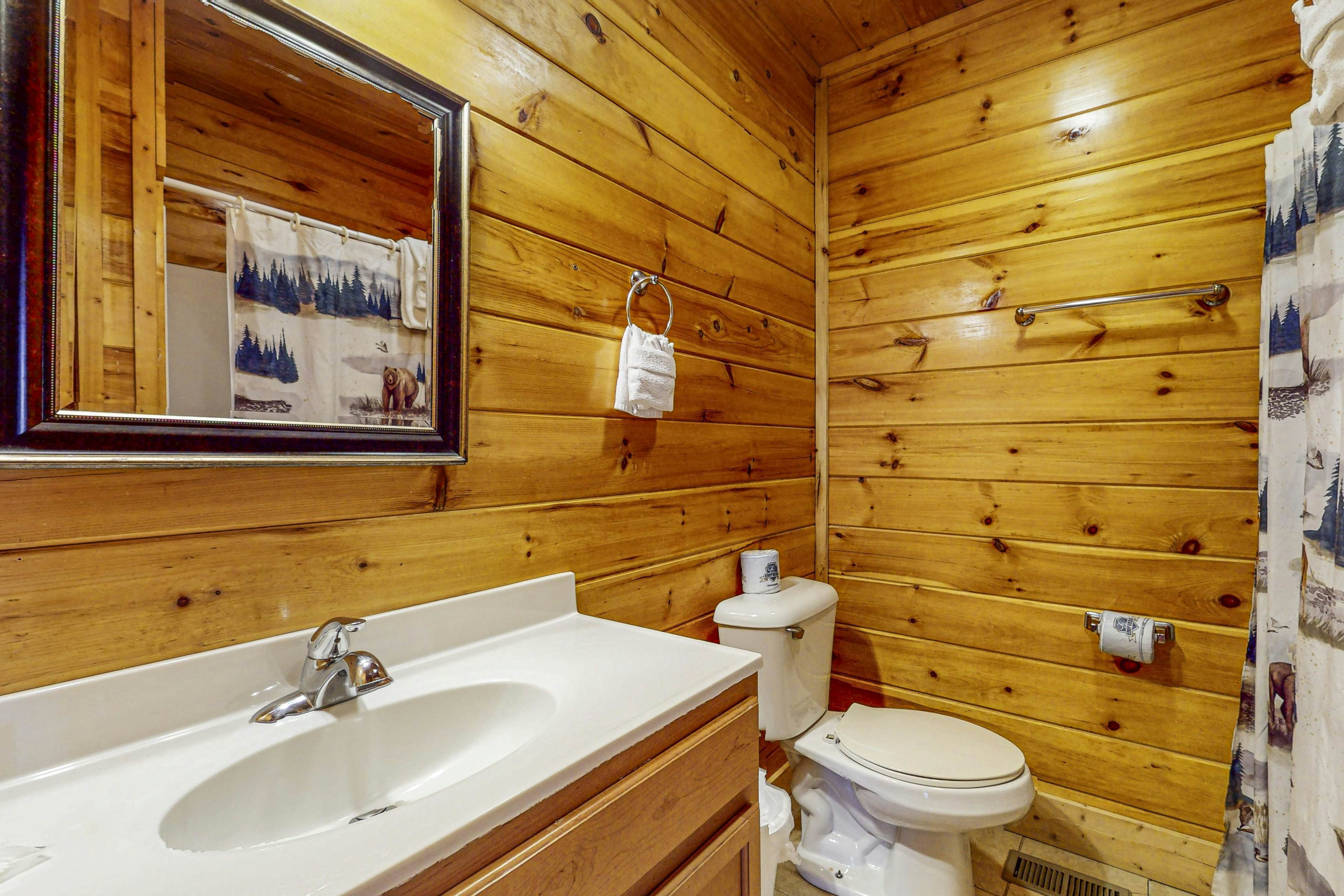 Unique mountain view cabin w/ hot tub & air hockey + Free Attraction Tickets