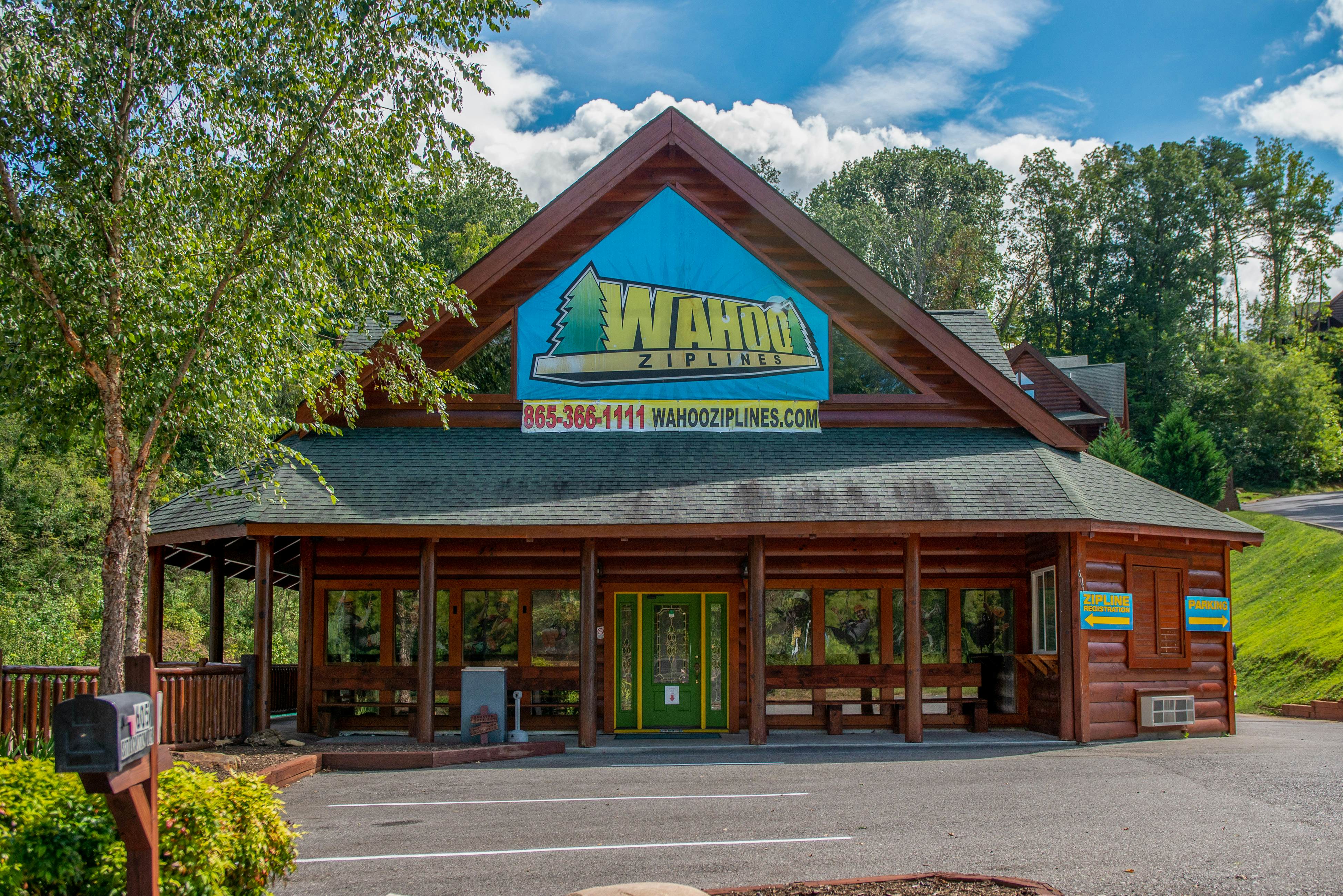 Unique mountain view cabin w/ hot tub & air hockey + Free Attraction Tickets