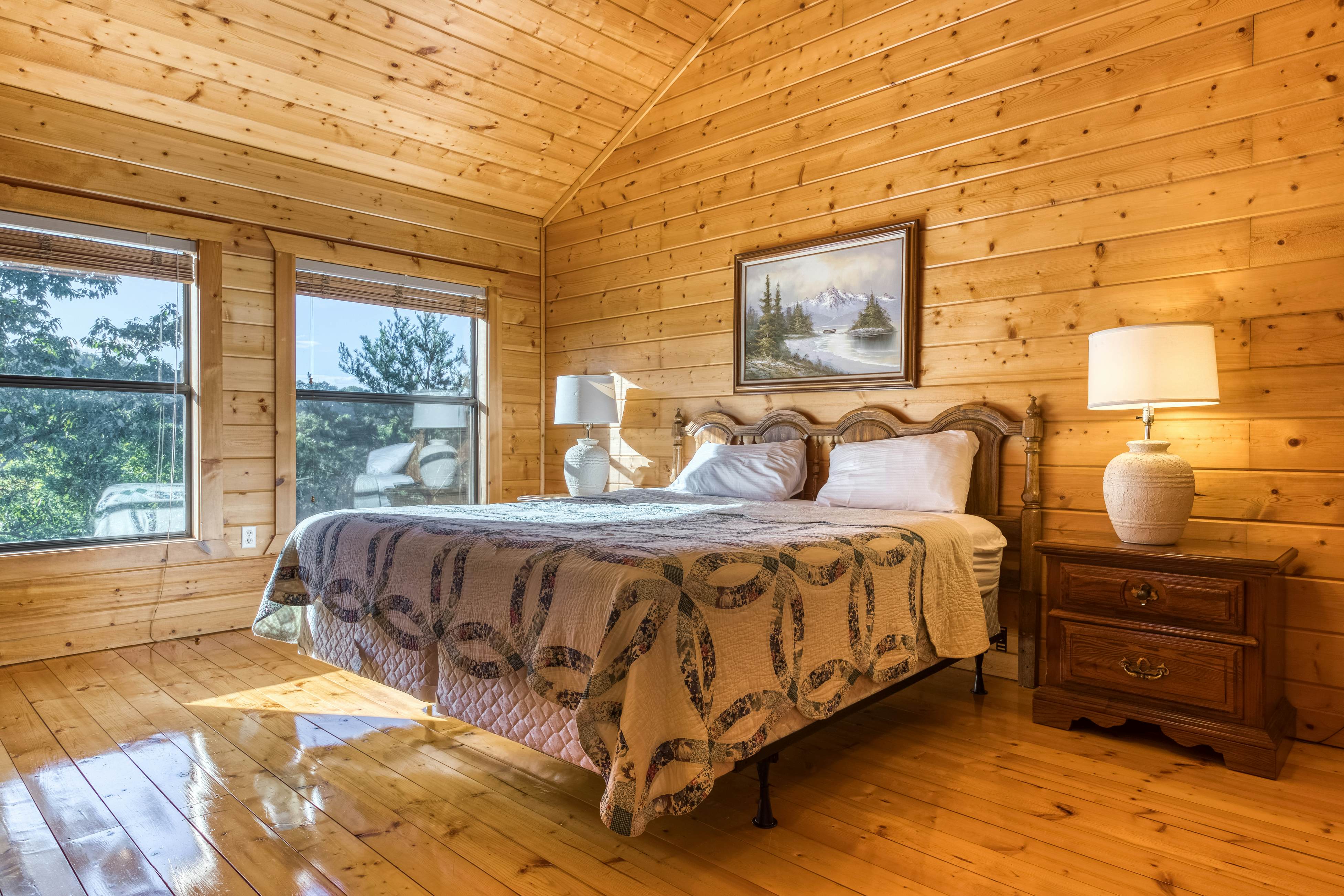 Cabin in the woods w/ fireplace, private hot tub, & free attraction tickets